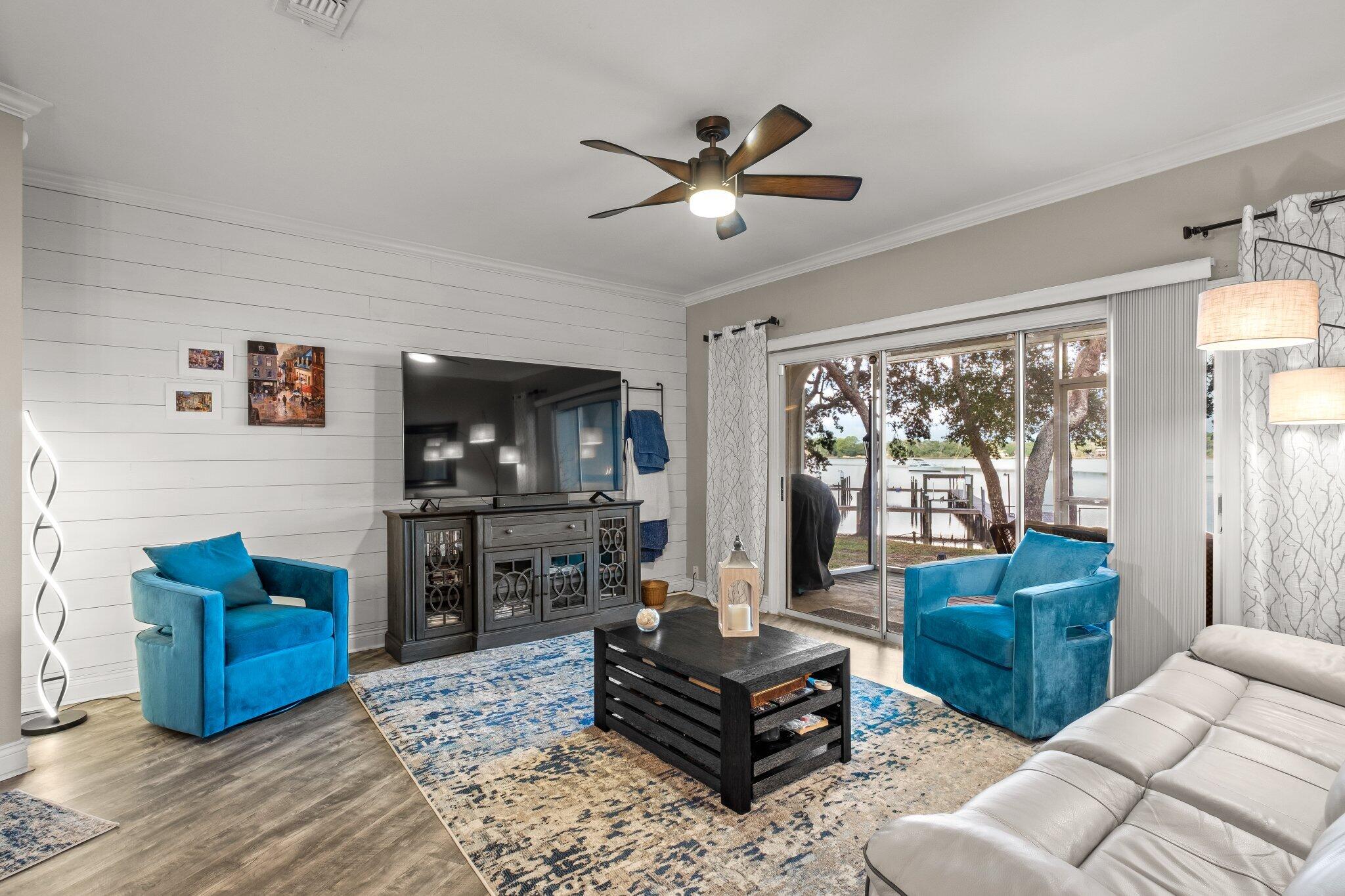 HIDDEN BAY VILLAGE - Residential