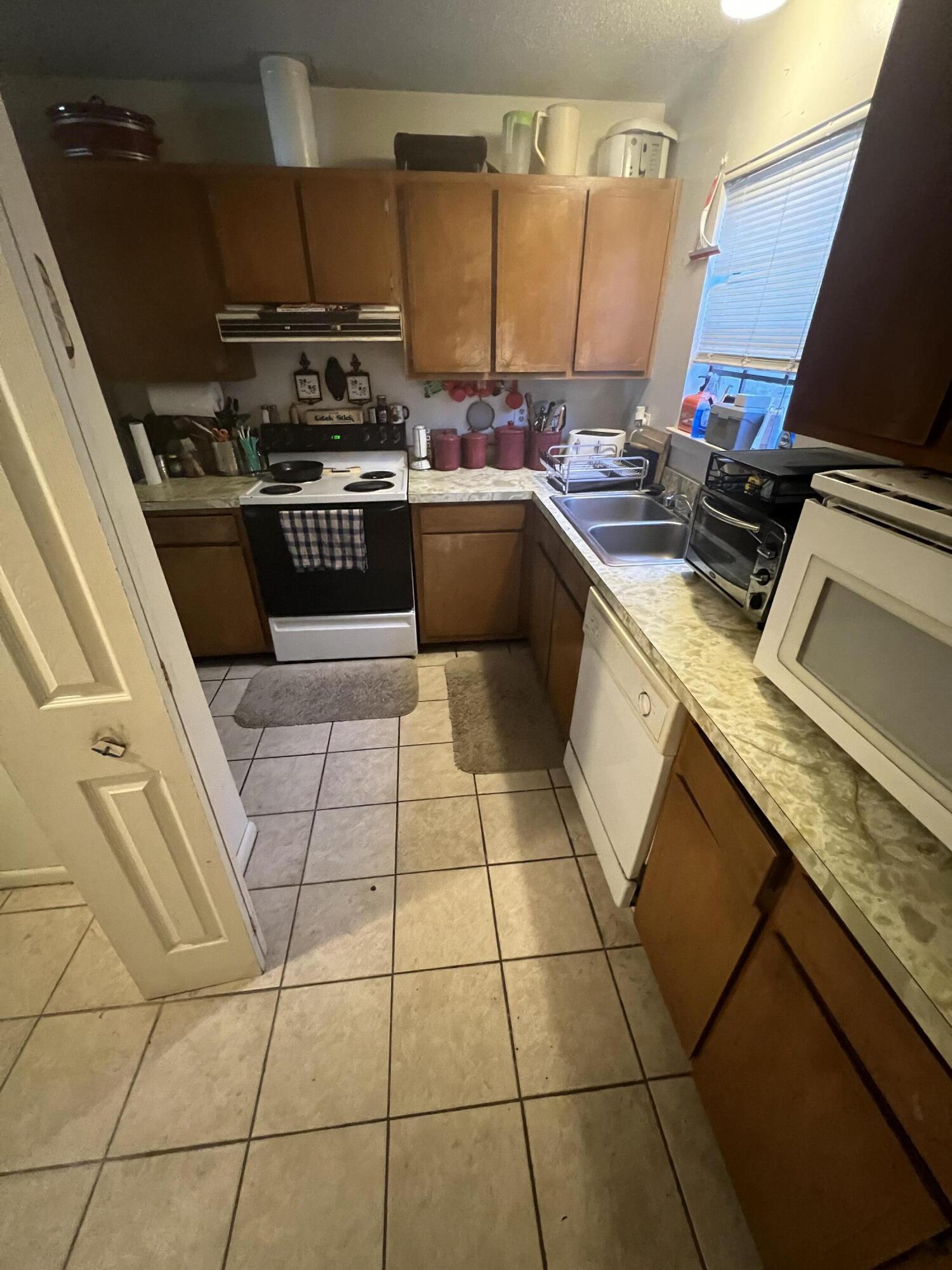 PORT DIXIE BEG 191.90 FT N OF SW COR OF BLK 55 W20 FT N20 FT E 117 FT S 20 FT W 97 FT TO BEG 1018-79 - Residential