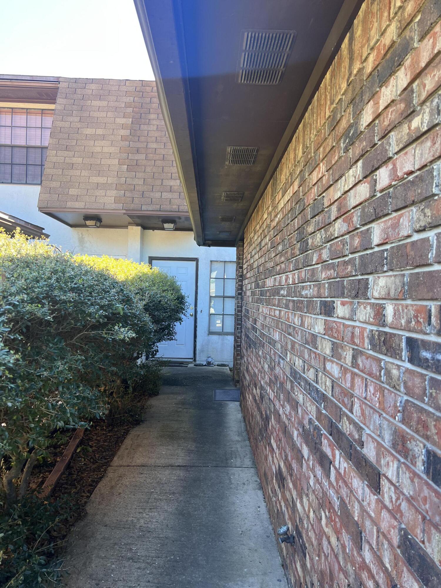 PORT DIXIE BEG 191.90 FT N OF SW COR OF BLK 55 W20 FT N20 FT E 117 FT S 20 FT W 97 FT TO BEG 1018-79 - Residential