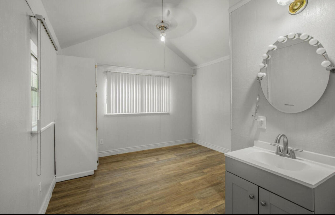 GARNIERS BEACH 3RD - Residential