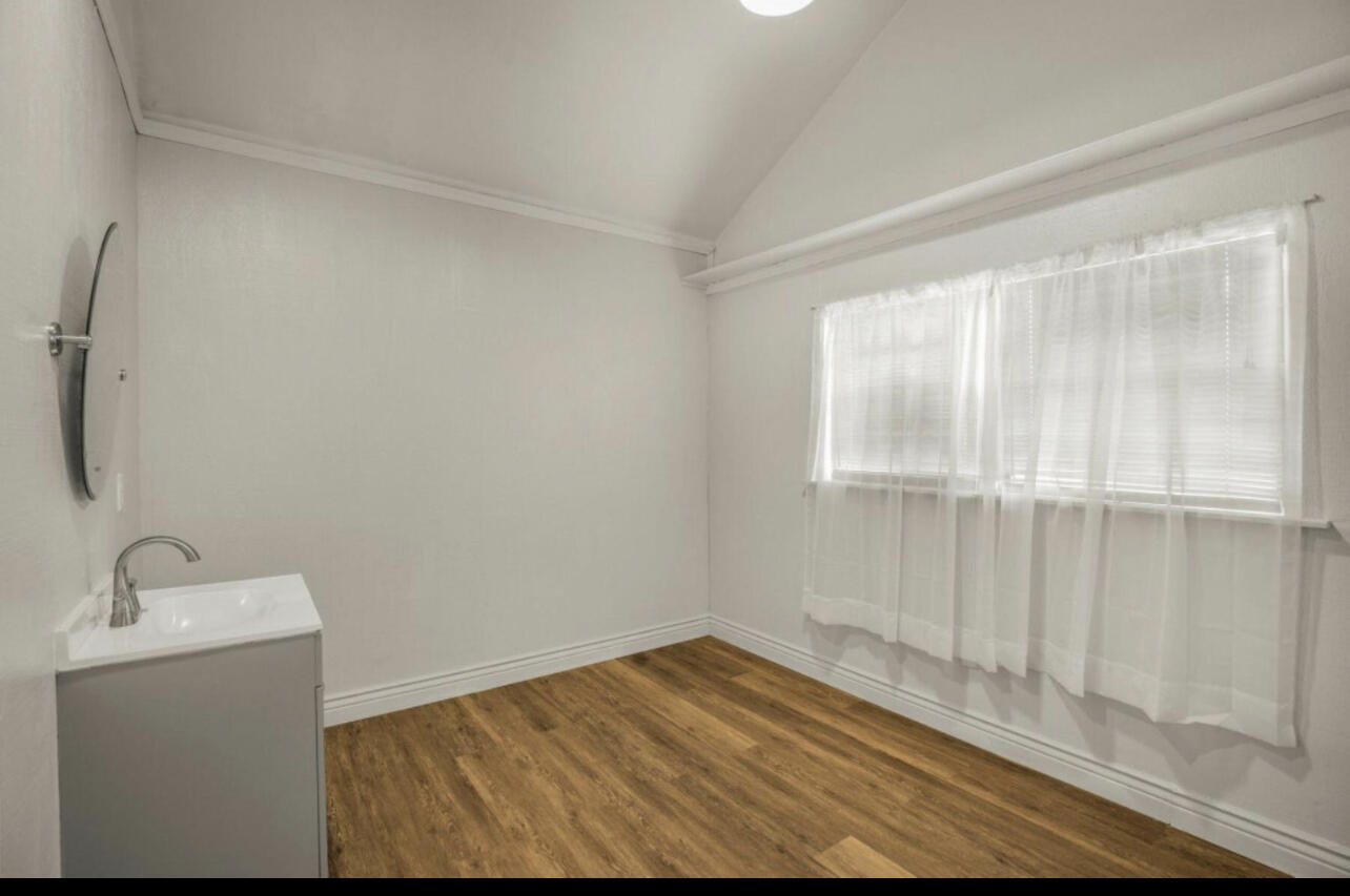 GARNIERS BEACH 3RD - Residential