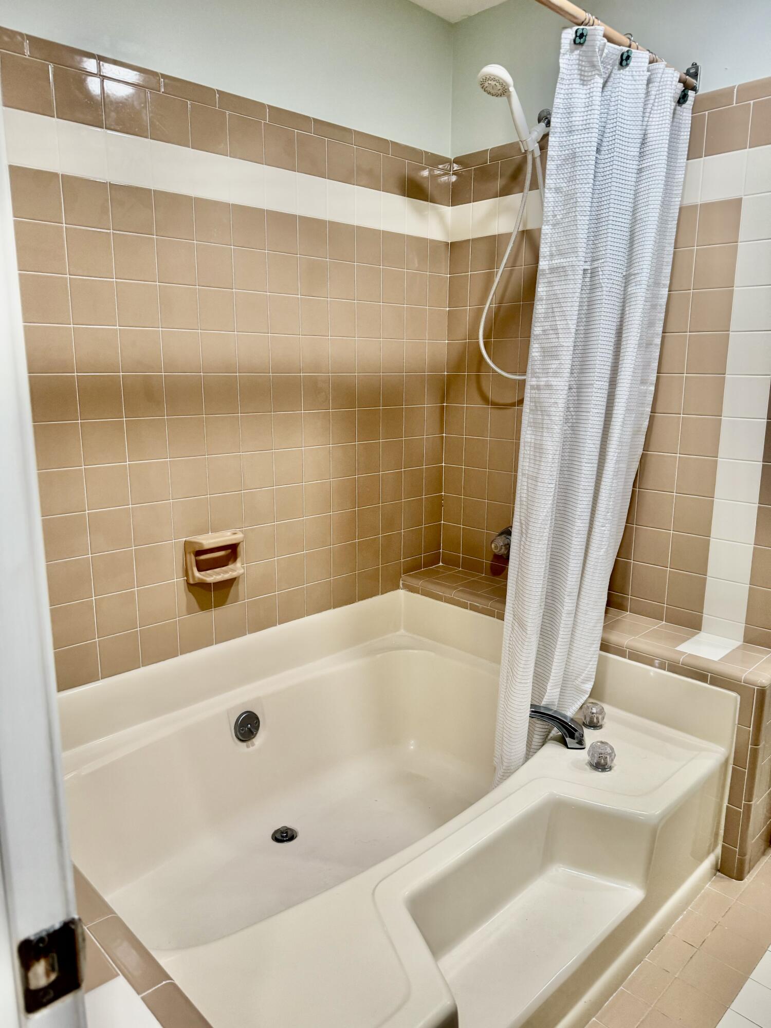 DONLABROOK GARDYNS - Residential