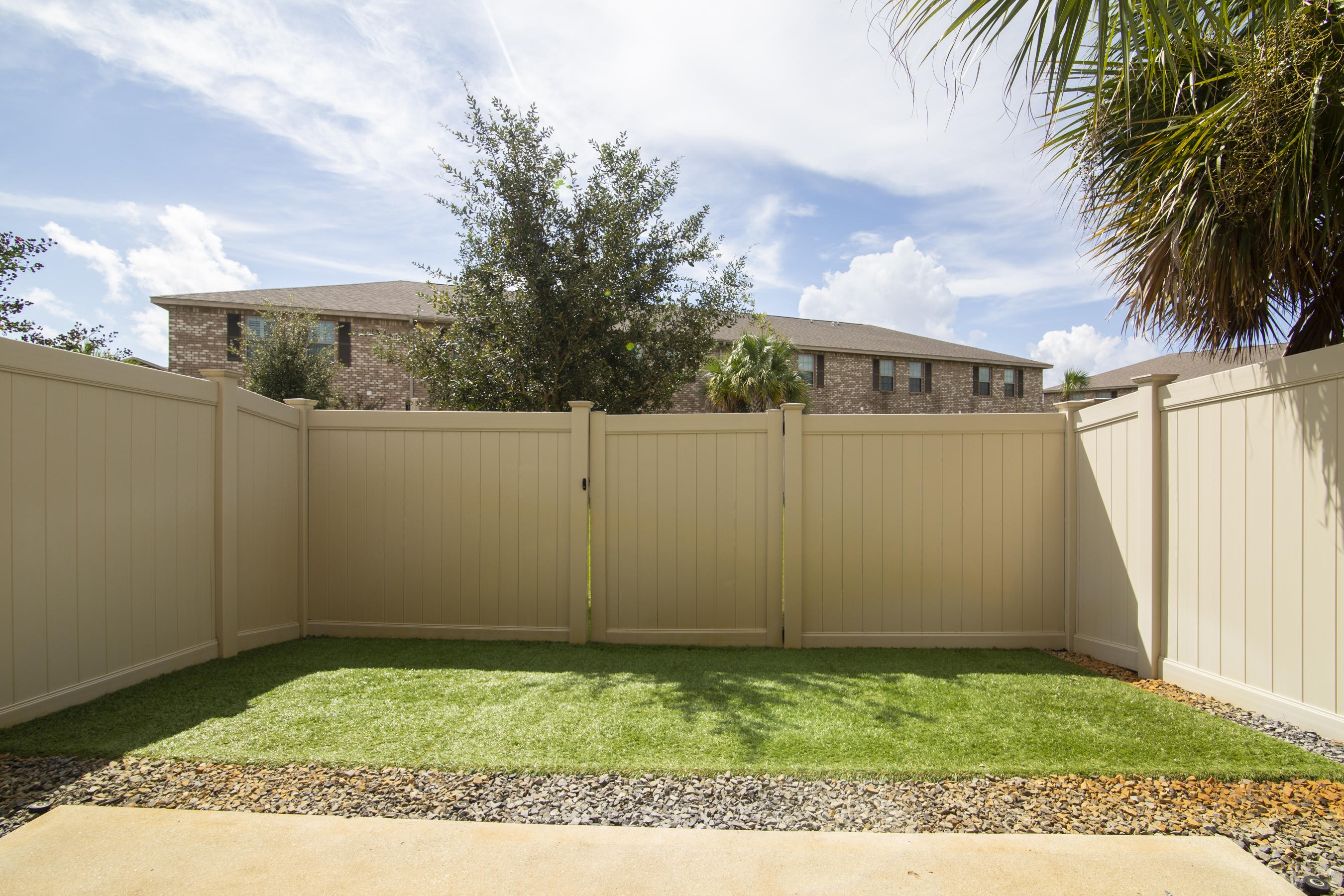 RESERVE POINTE - Residential