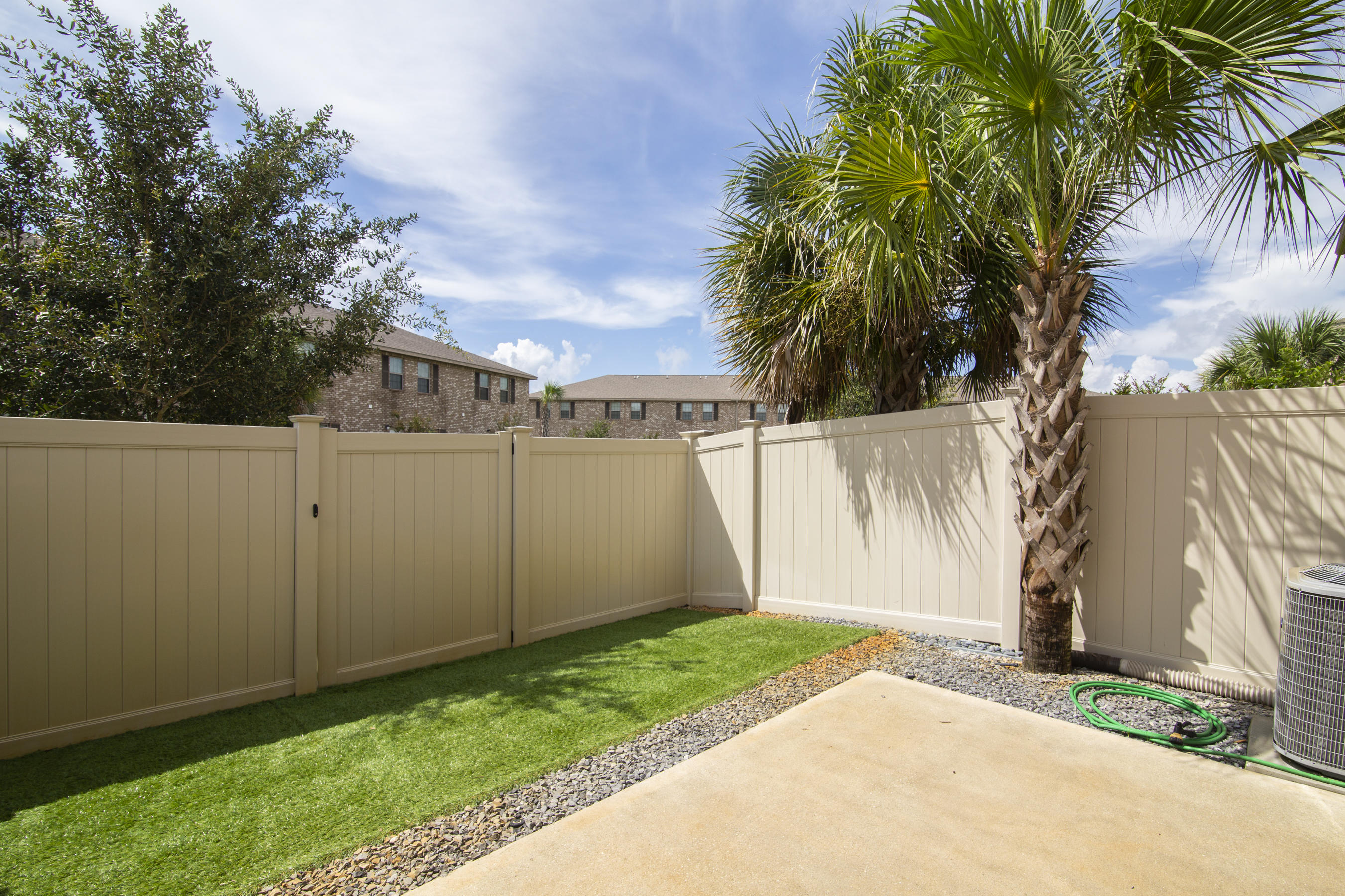 RESERVE POINTE - Residential