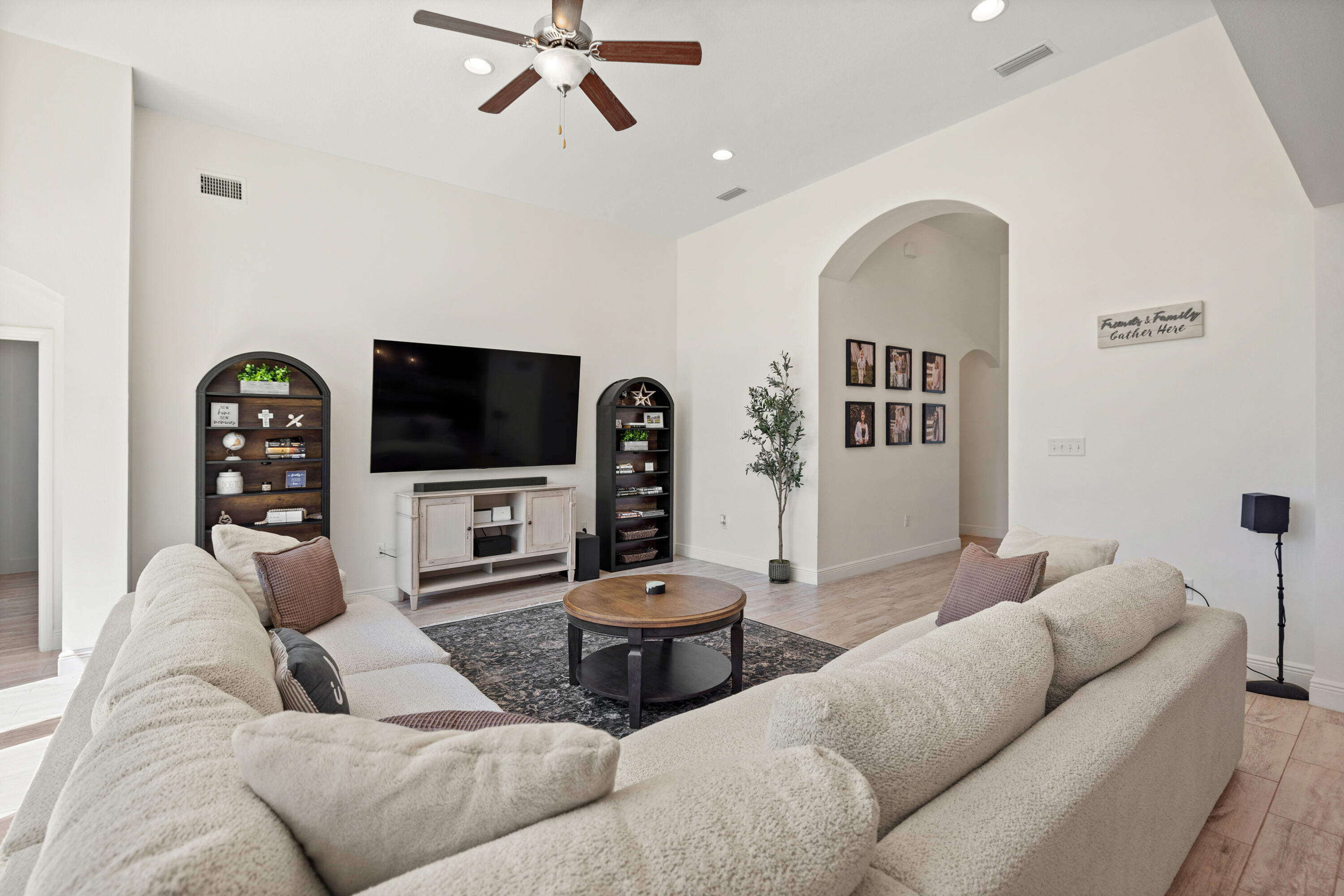HAMMOCK BAY - Residential