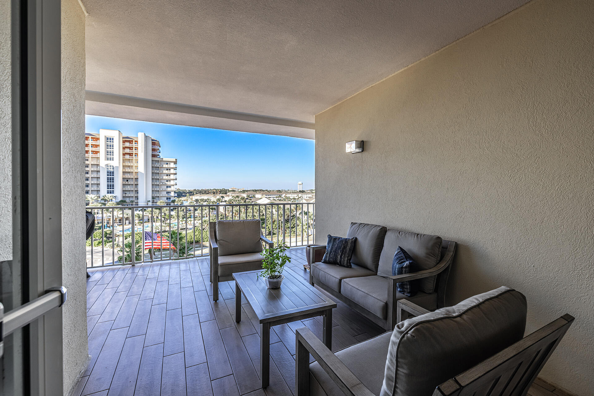 HOLIDAY ISLE TOWERS CONDO - Residential