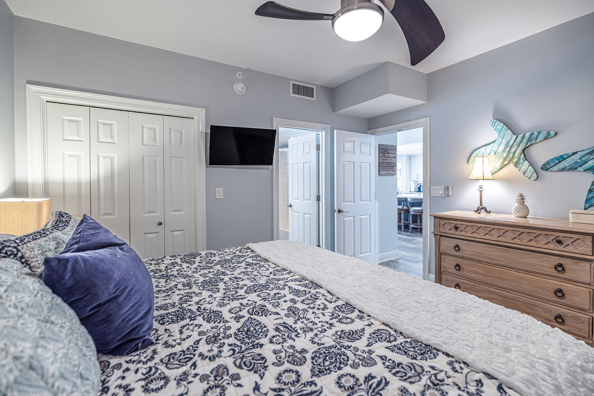 HOLIDAY ISLE TOWERS CONDO - Residential