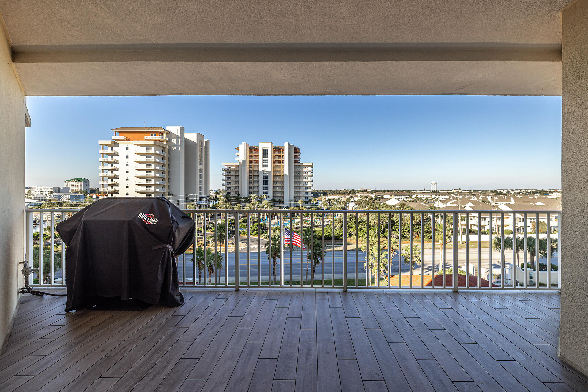 HOLIDAY ISLE TOWERS CONDO - Residential