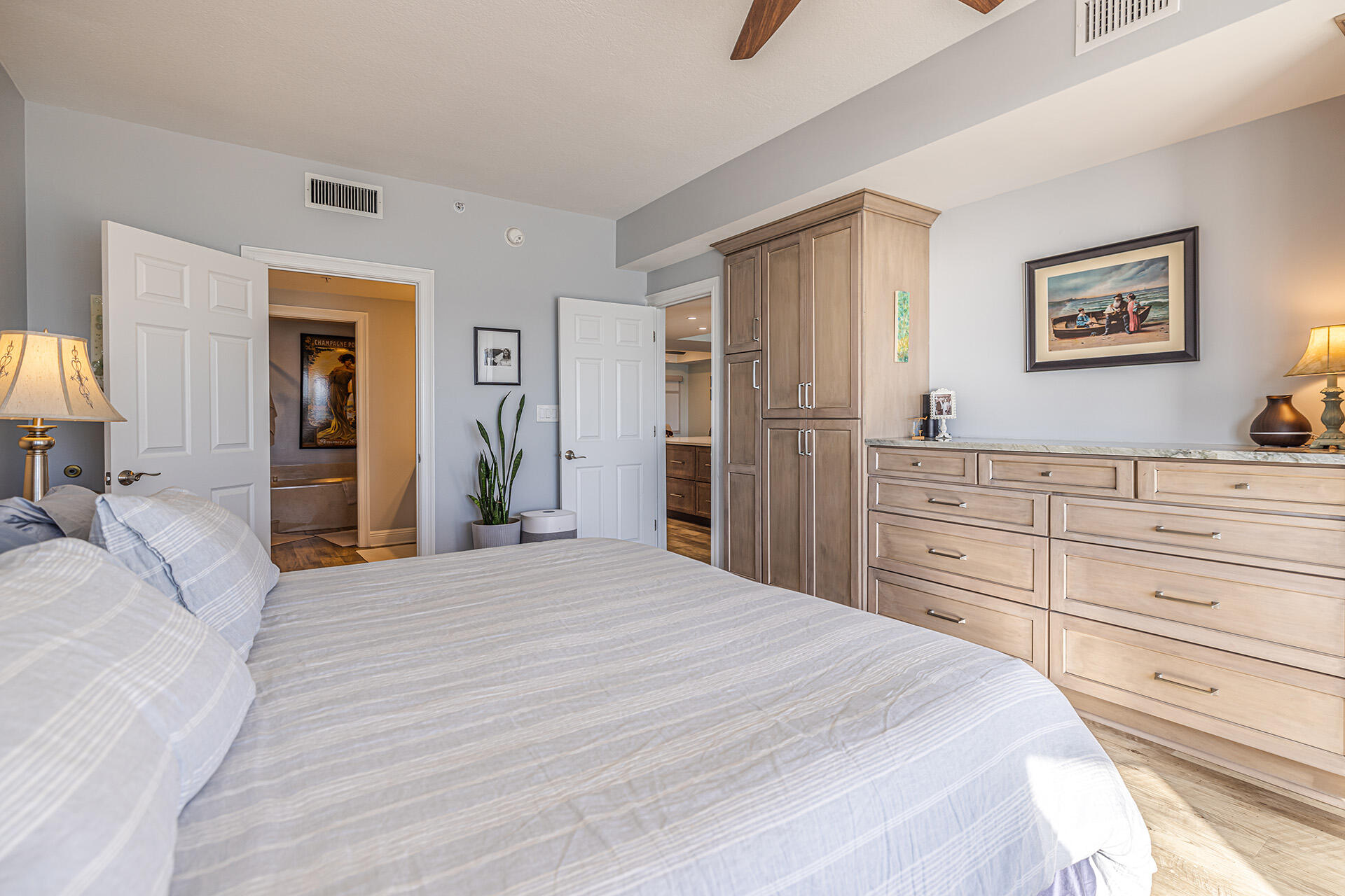 HOLIDAY ISLE TOWERS CONDO - Residential