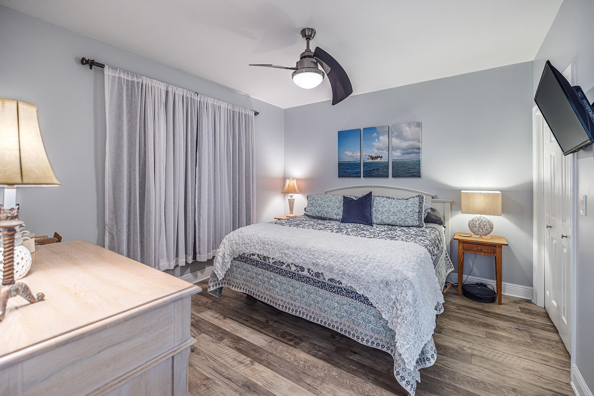 HOLIDAY ISLE TOWERS CONDO - Residential