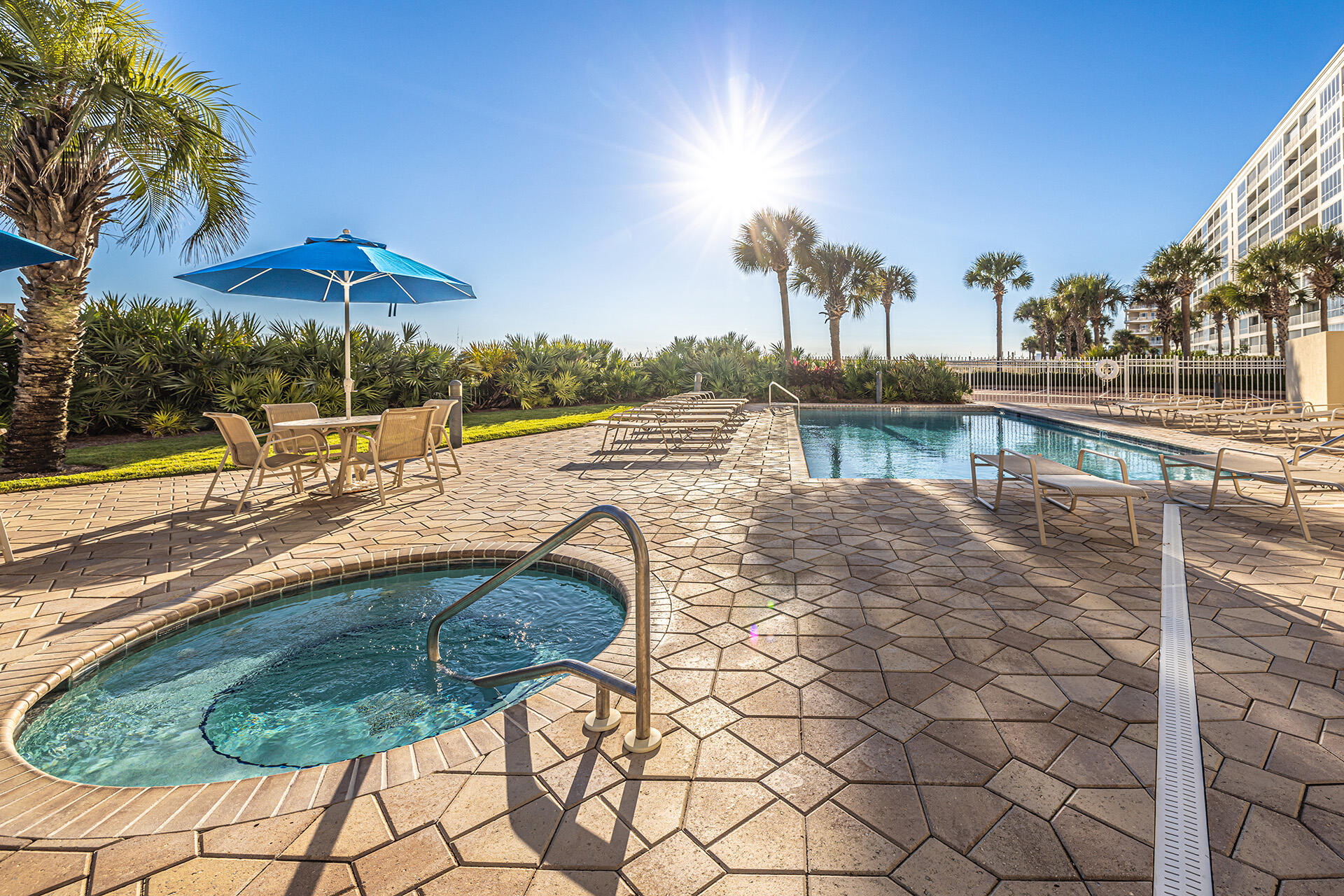 HOLIDAY ISLE TOWERS CONDO - Residential