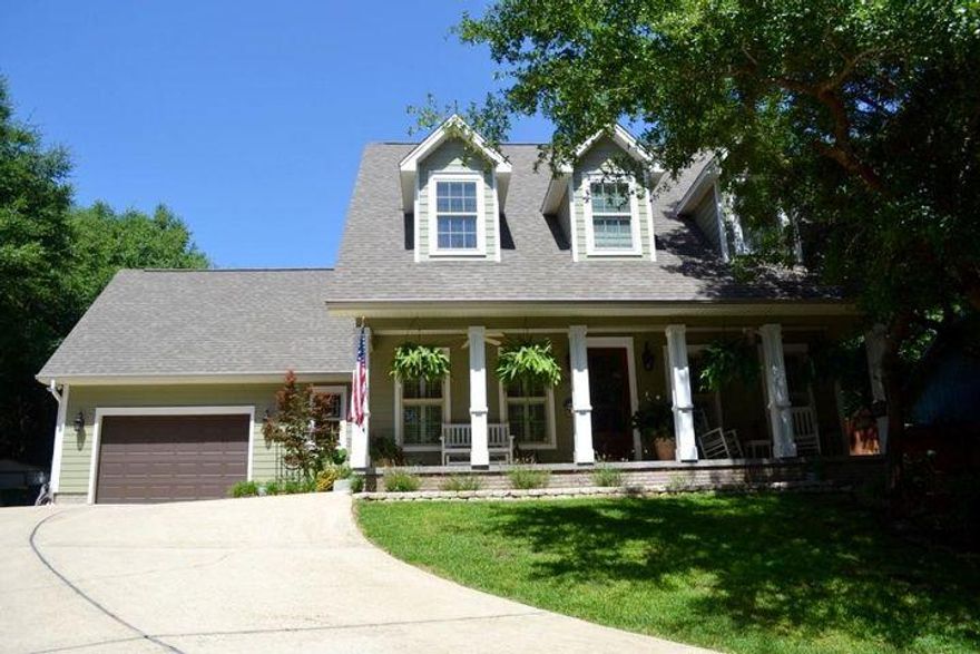 WOW! What a great property just minutes from Niceville Highschool! And with a POOL! This 4 bedroom, 3 bathroom home has an amazing layout for entertaining!