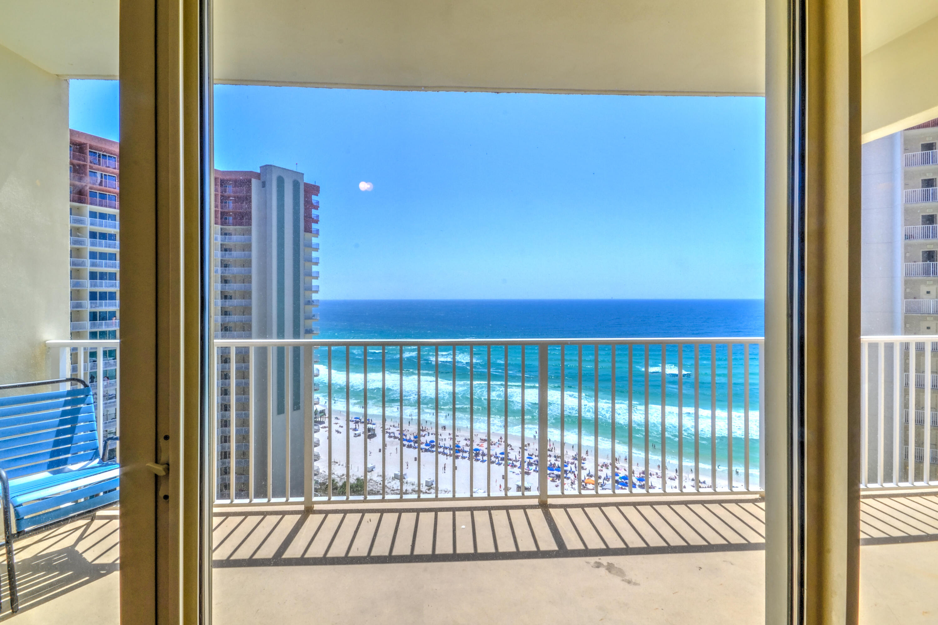 This luxurious condo with exclusive views from the 20th floor is in a rental machine, Shores of Panama, with the best lagoon pool on the beach. This listing is part of a bulk ownership with 12 other units identical to this unit.