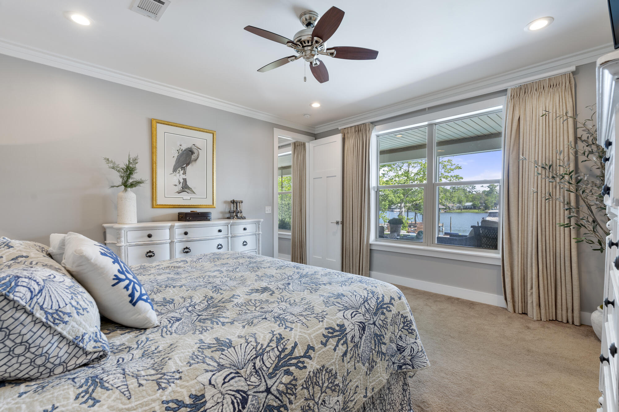 BAY GROVE - Residential