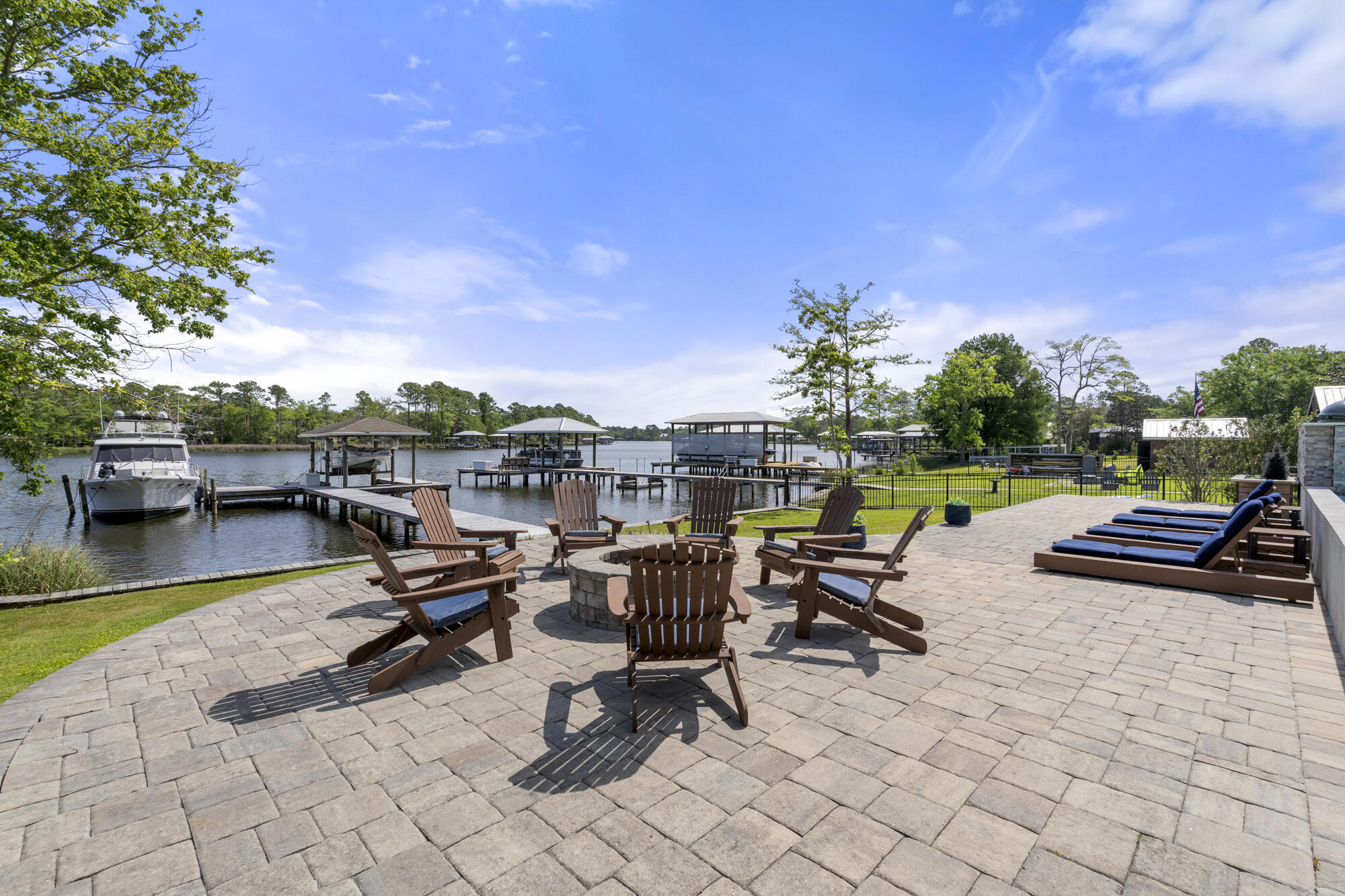 BAY GROVE - Residential