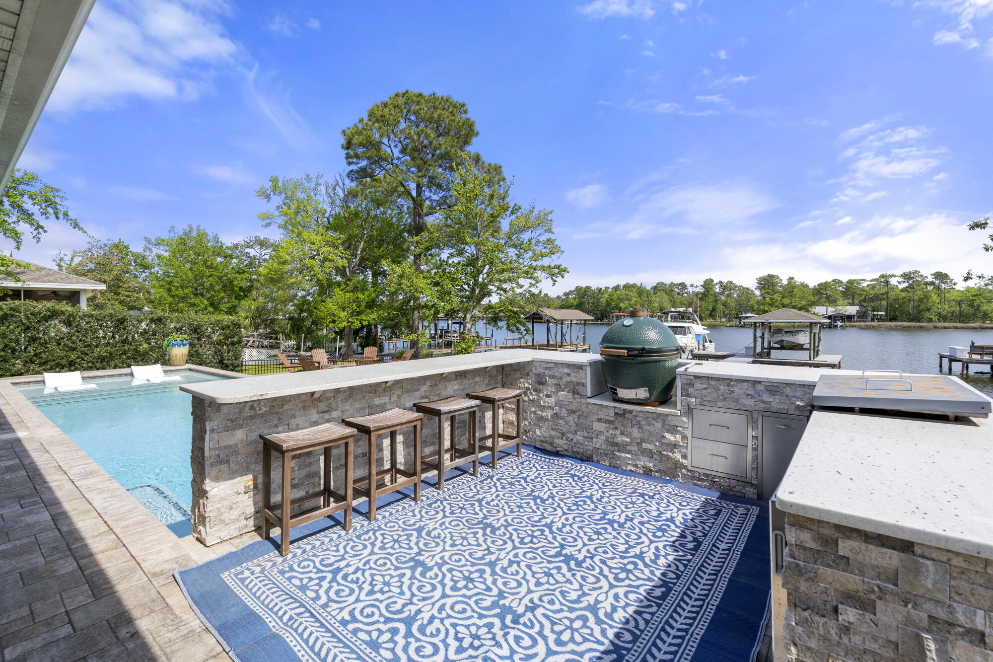 BAY GROVE - Residential