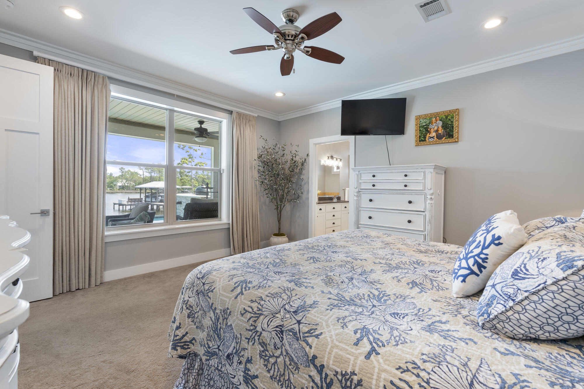 BAY GROVE - Residential