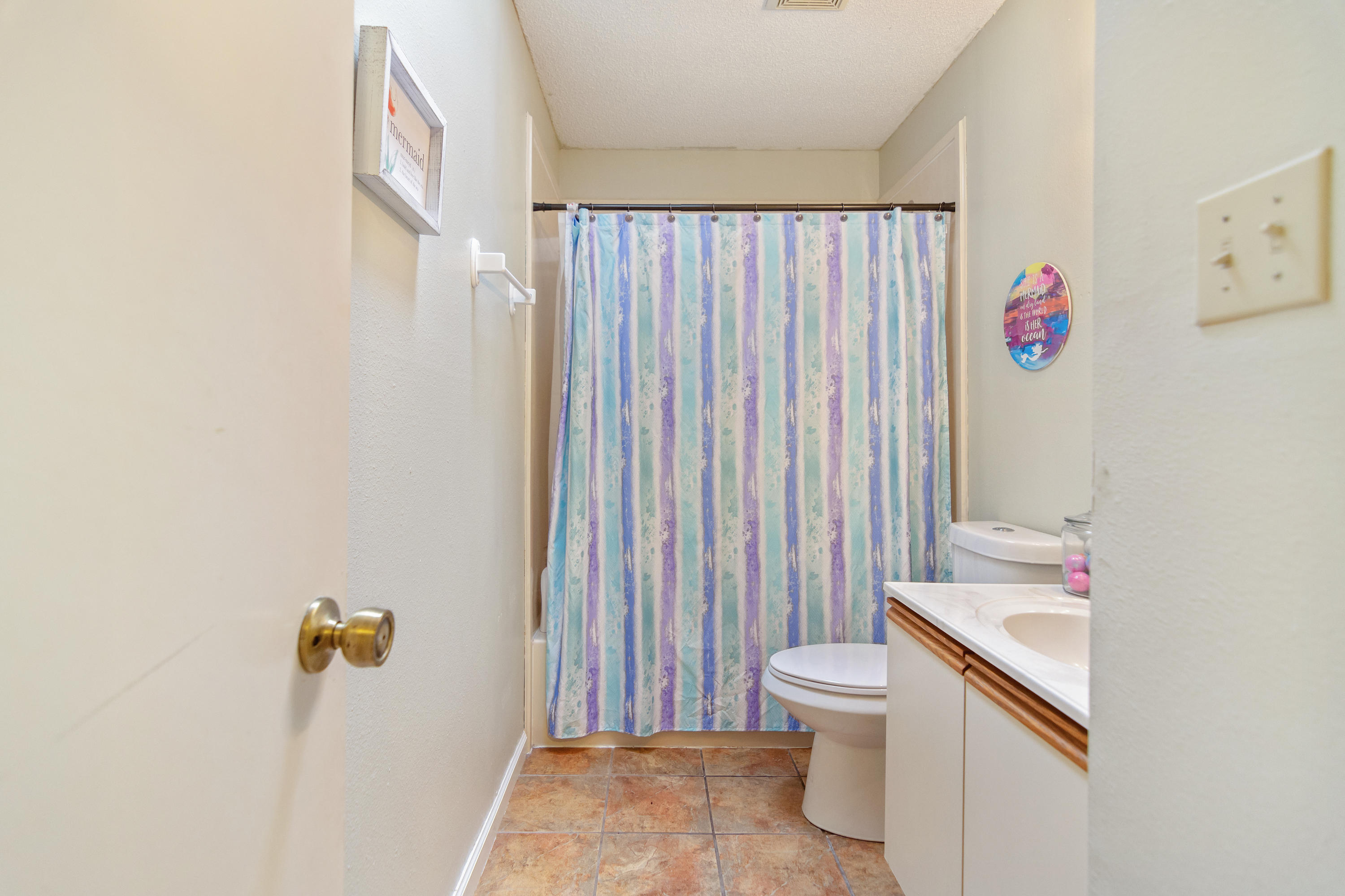 COUNTRY CLUB ESTATES 1 OF CRESTVIEW - Residential