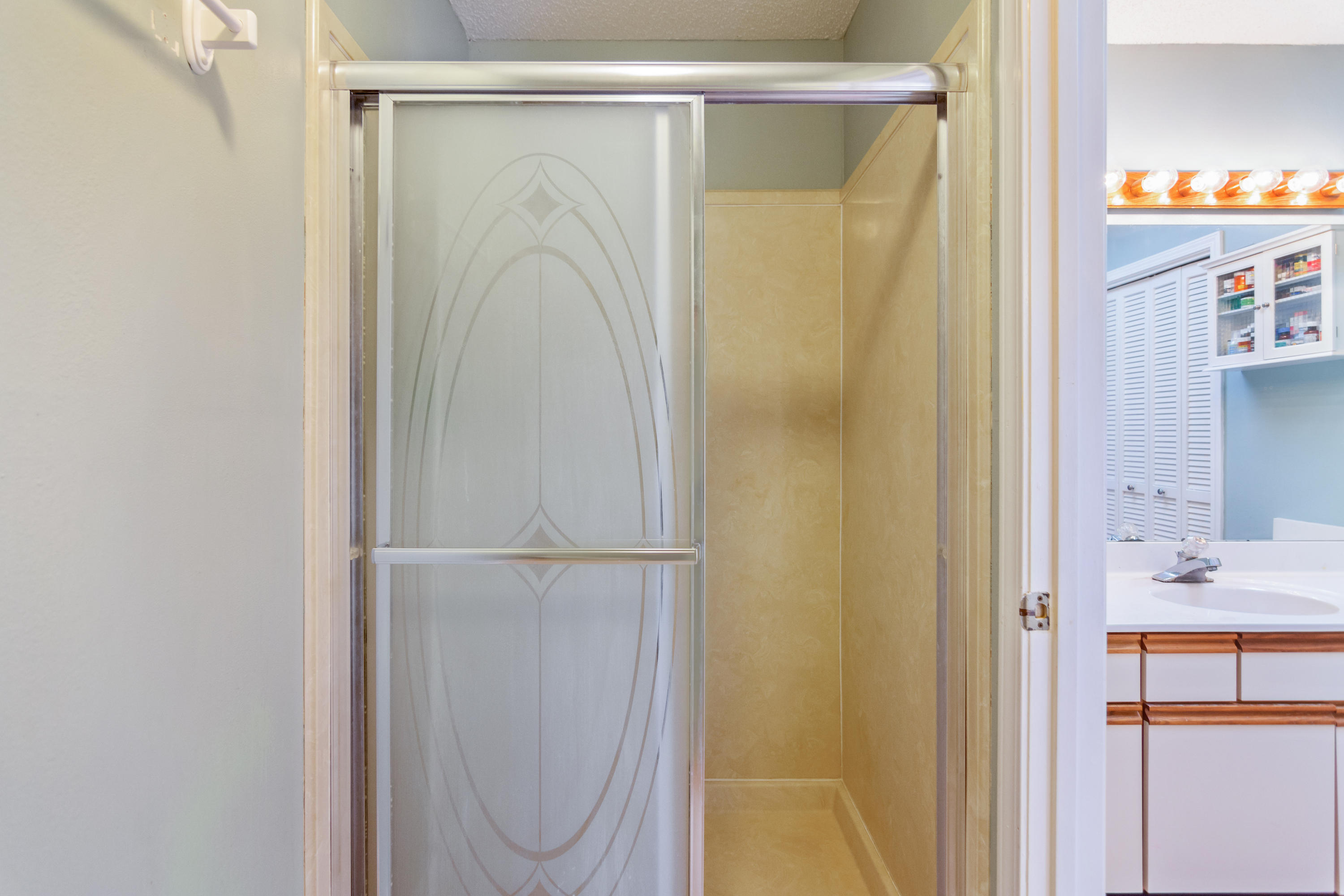 COUNTRY CLUB ESTATES 1 OF CRESTVIEW - Residential