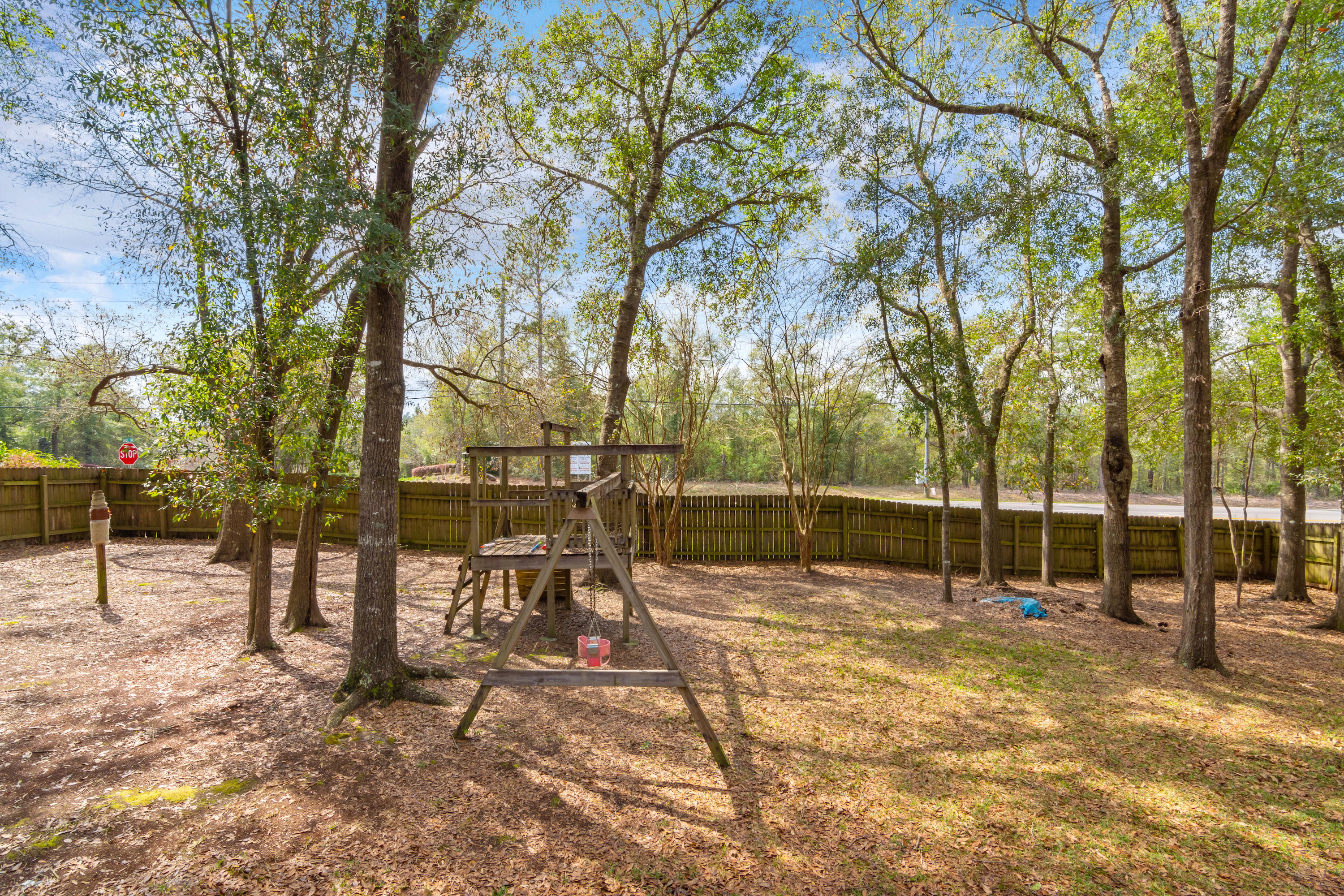 COUNTRY CLUB ESTATES 1 OF CRESTVIEW - Residential