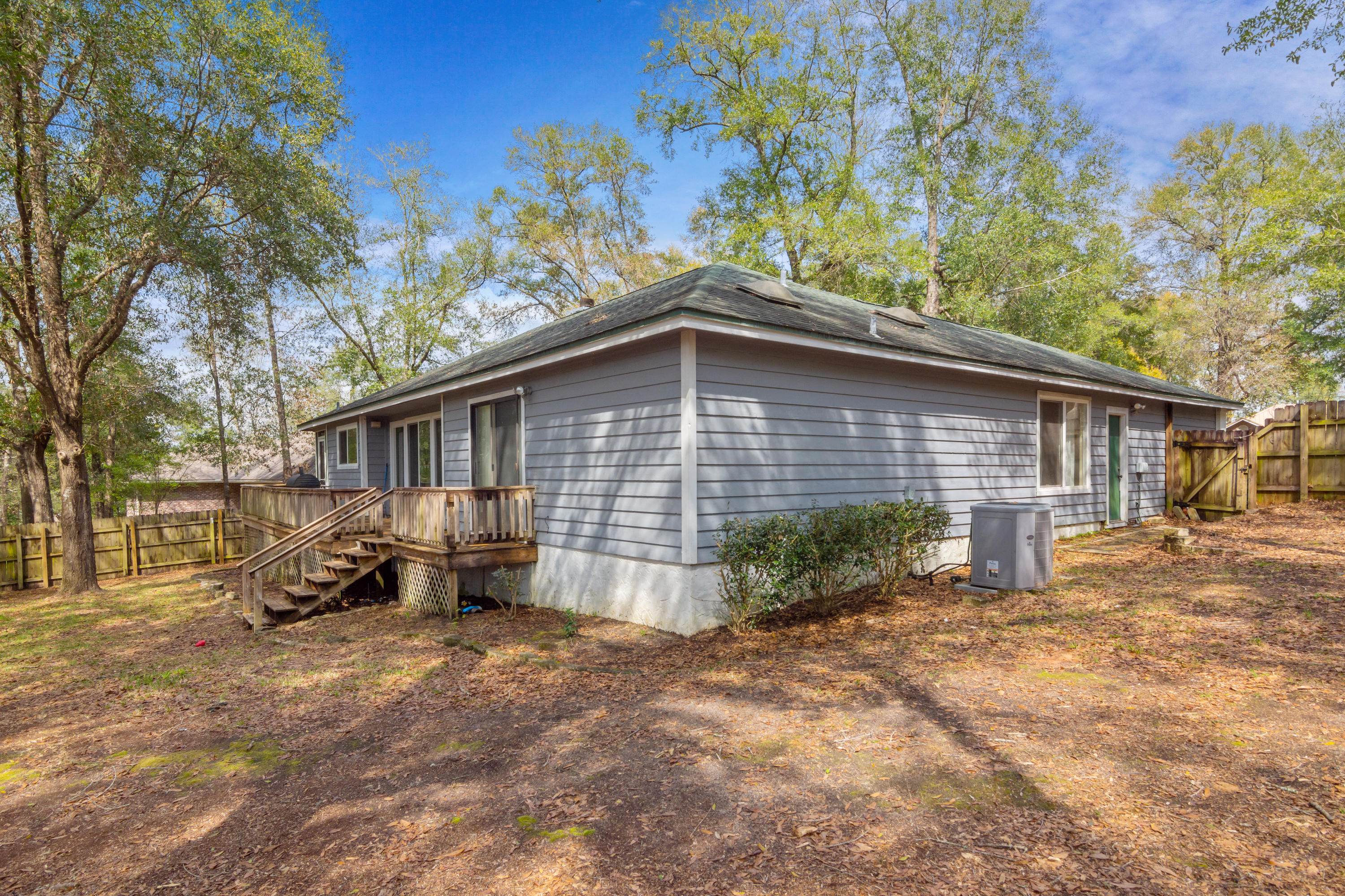 COUNTRY CLUB ESTATES 1 OF CRESTVIEW - Residential