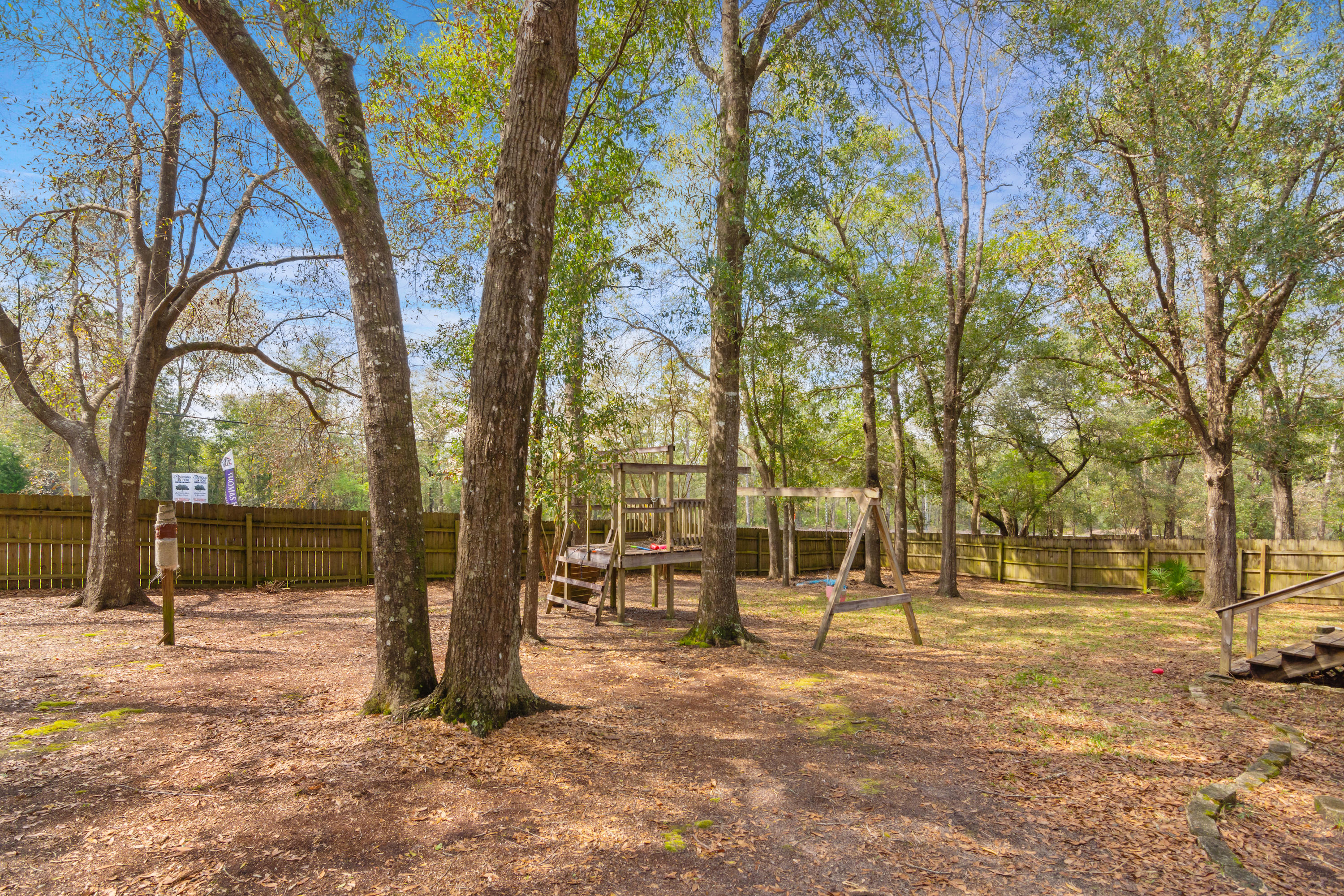 COUNTRY CLUB ESTATES 1 OF CRESTVIEW - Residential