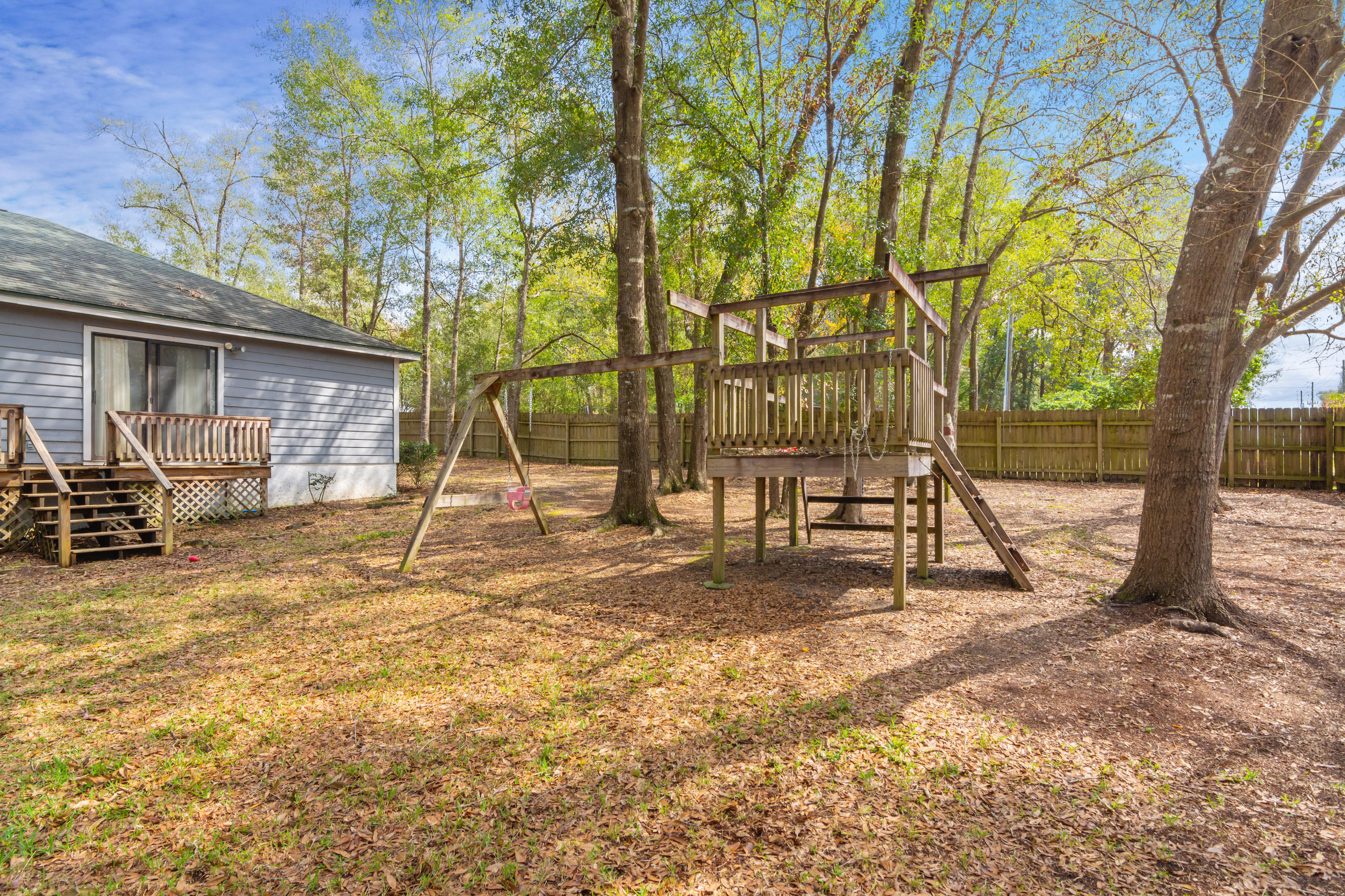 COUNTRY CLUB ESTATES 1 OF CRESTVIEW - Residential