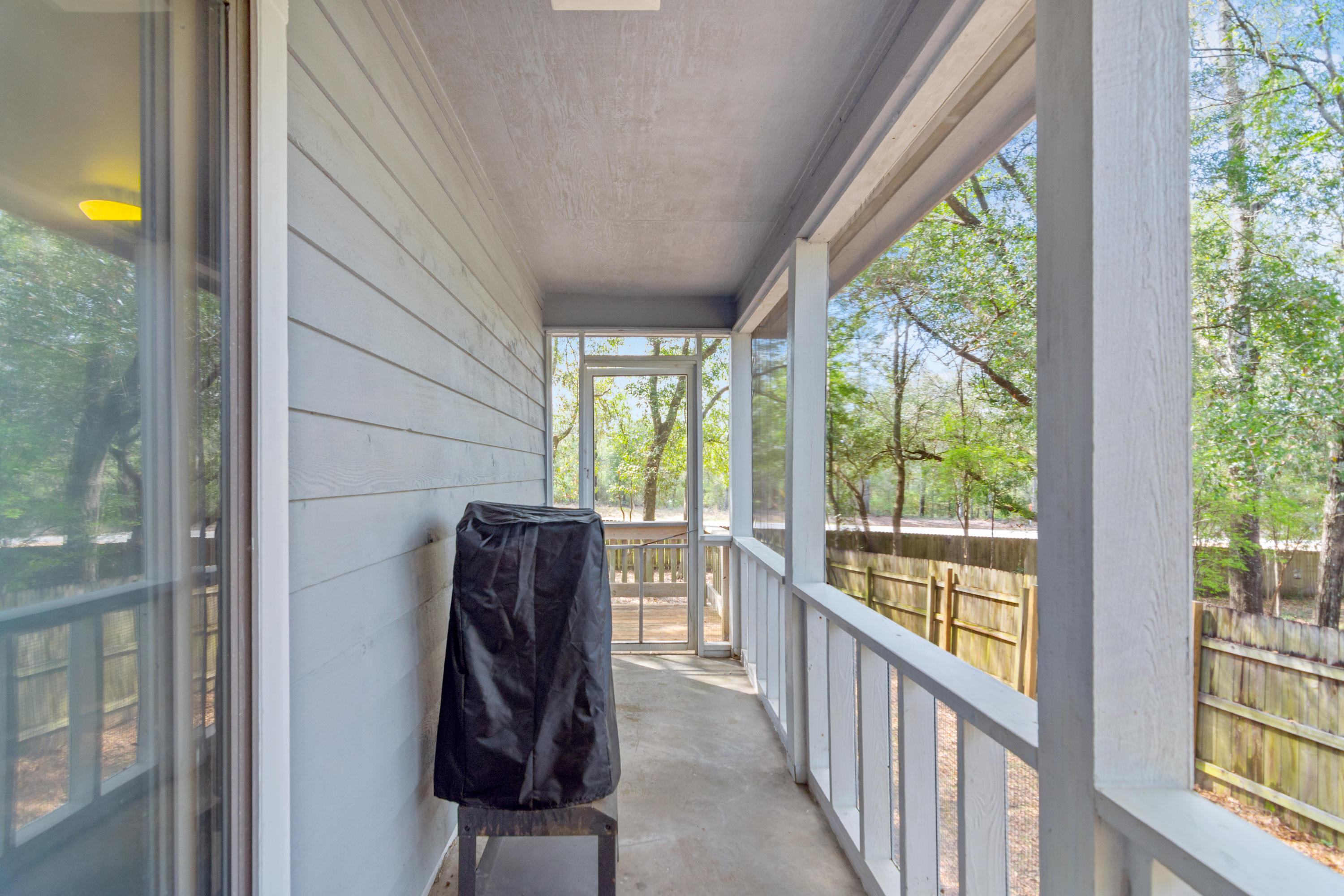 COUNTRY CLUB ESTATES 1 OF CRESTVIEW - Residential