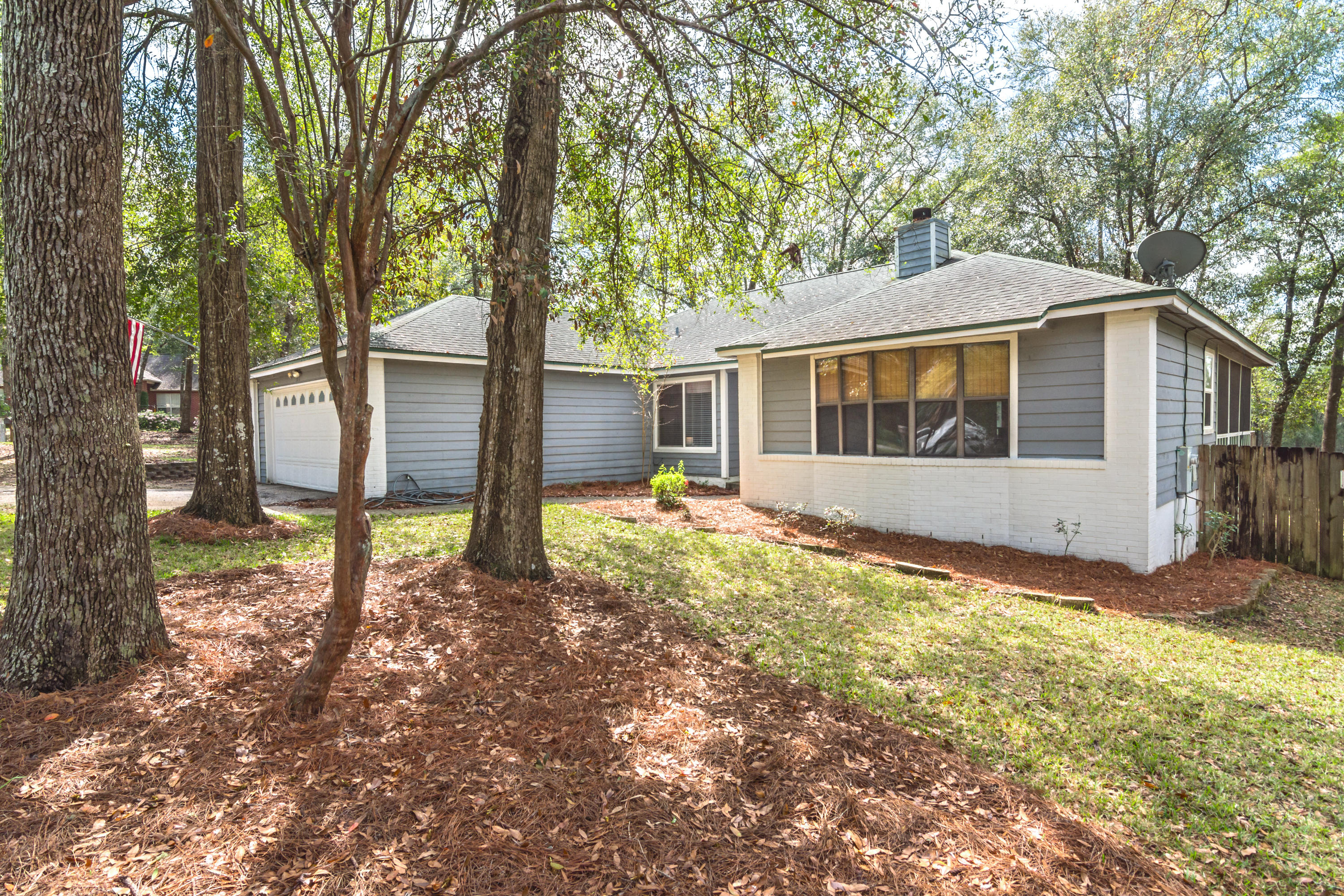 COUNTRY CLUB ESTATES 1 OF CRESTVIEW - Residential