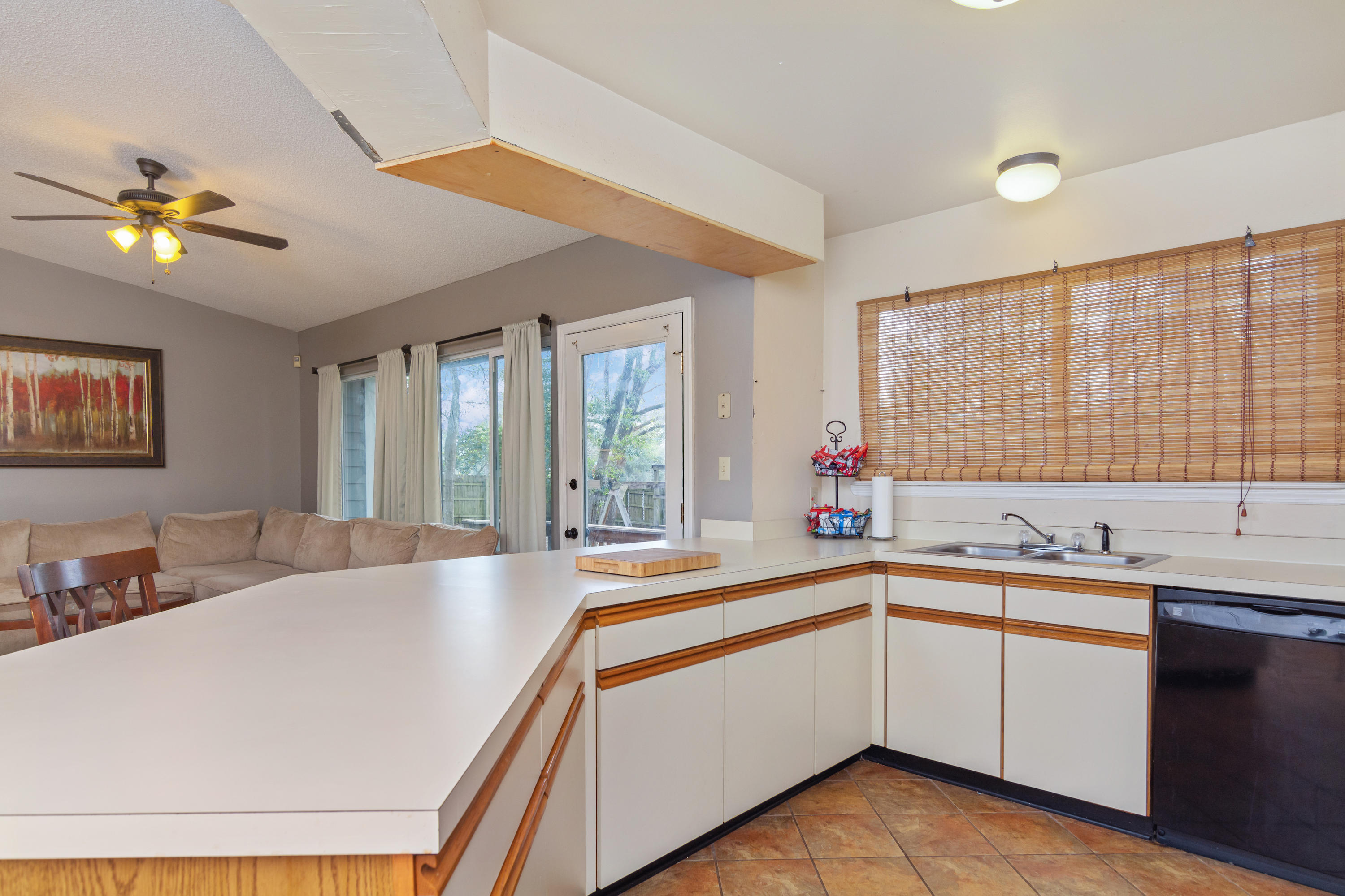 COUNTRY CLUB ESTATES 1 OF CRESTVIEW - Residential