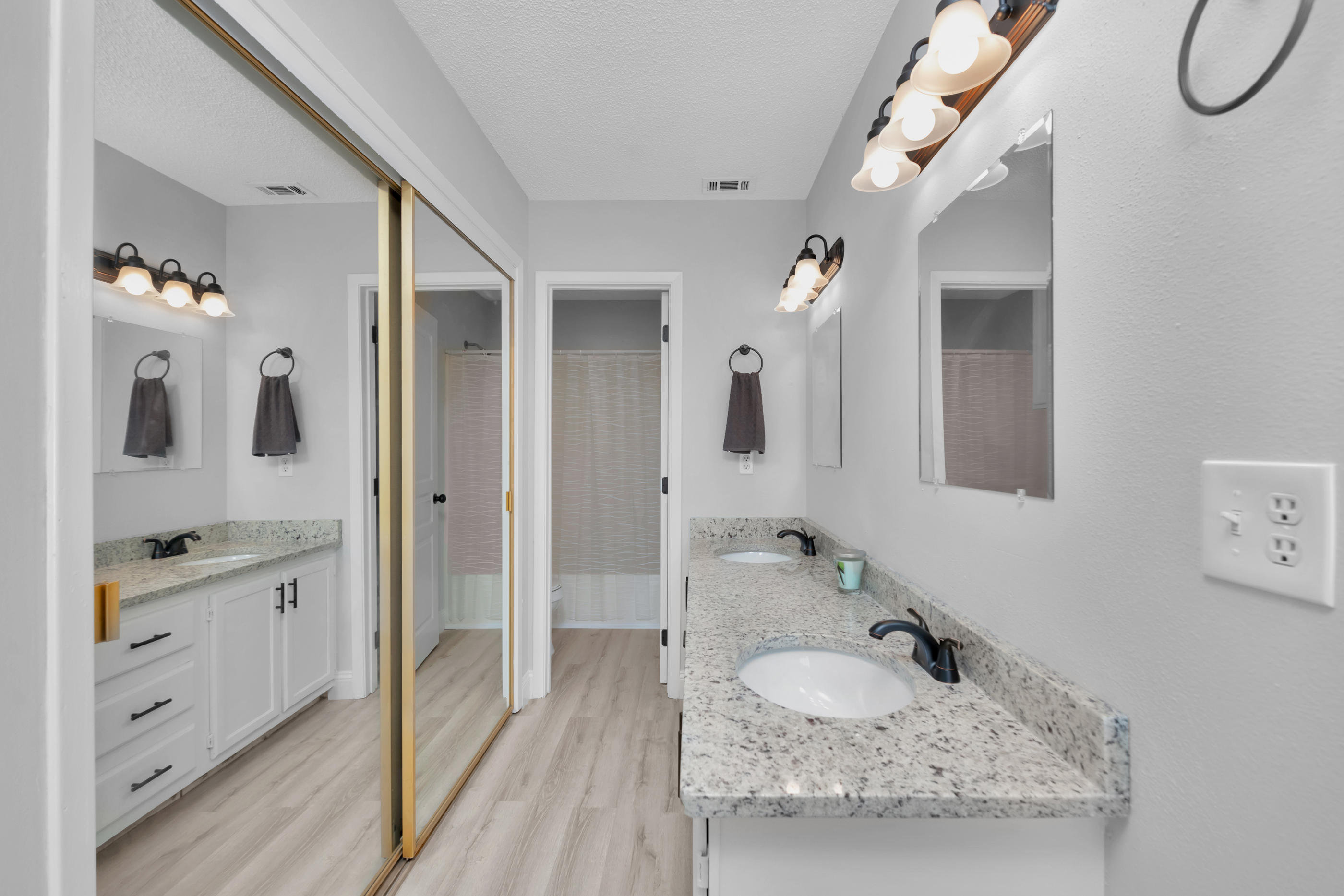 HIDDEN TRAILS PH 1 - Residential