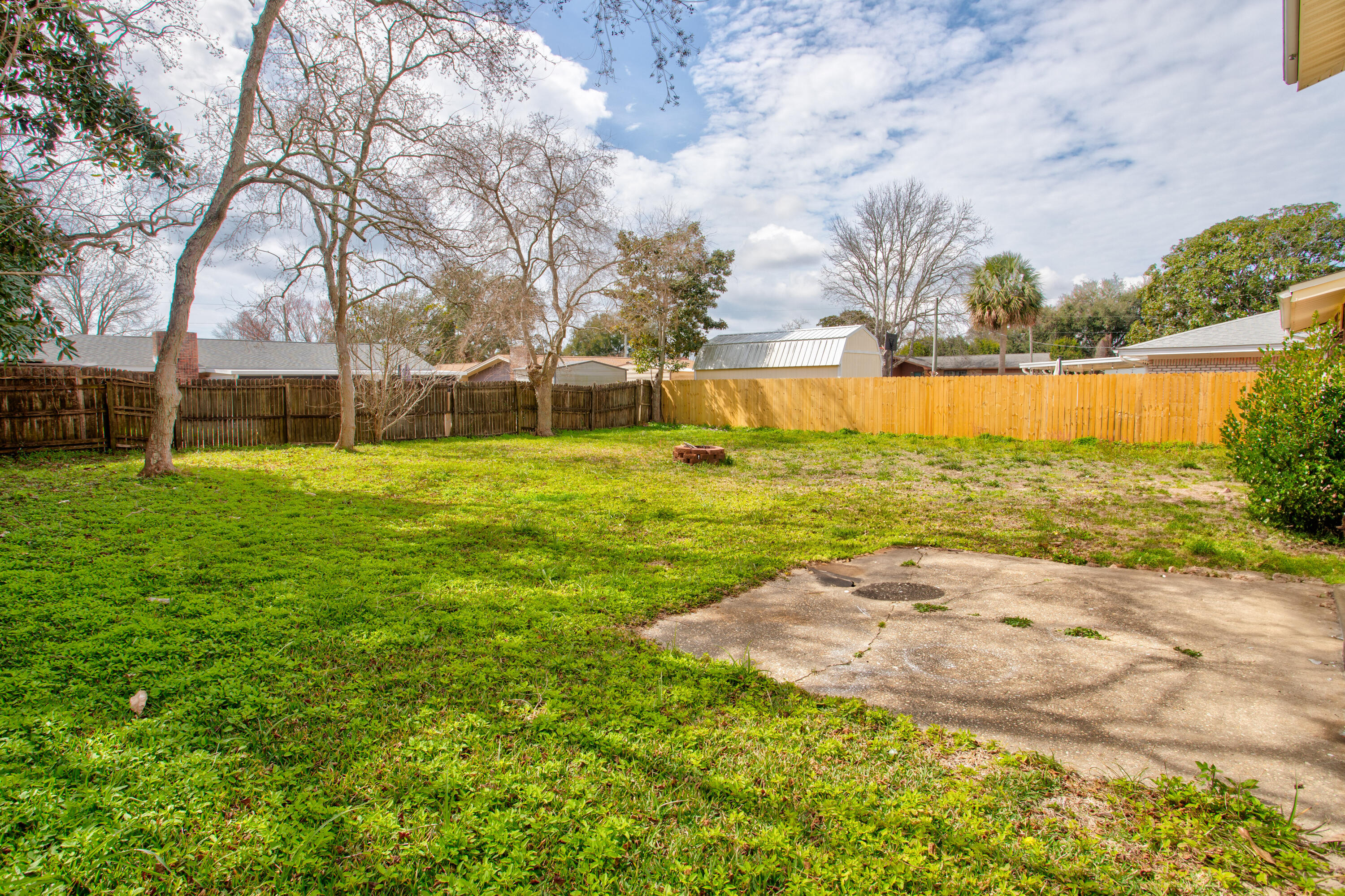 CASA LOMA S/D LOT 20 BLK 4 LESS W 3 FT - Residential