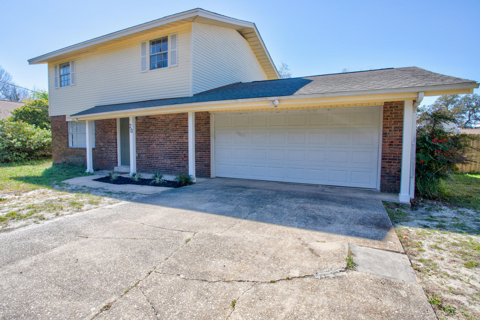CASA LOMA S/D LOT 20 BLK 4 LESS W 3 FT - Residential