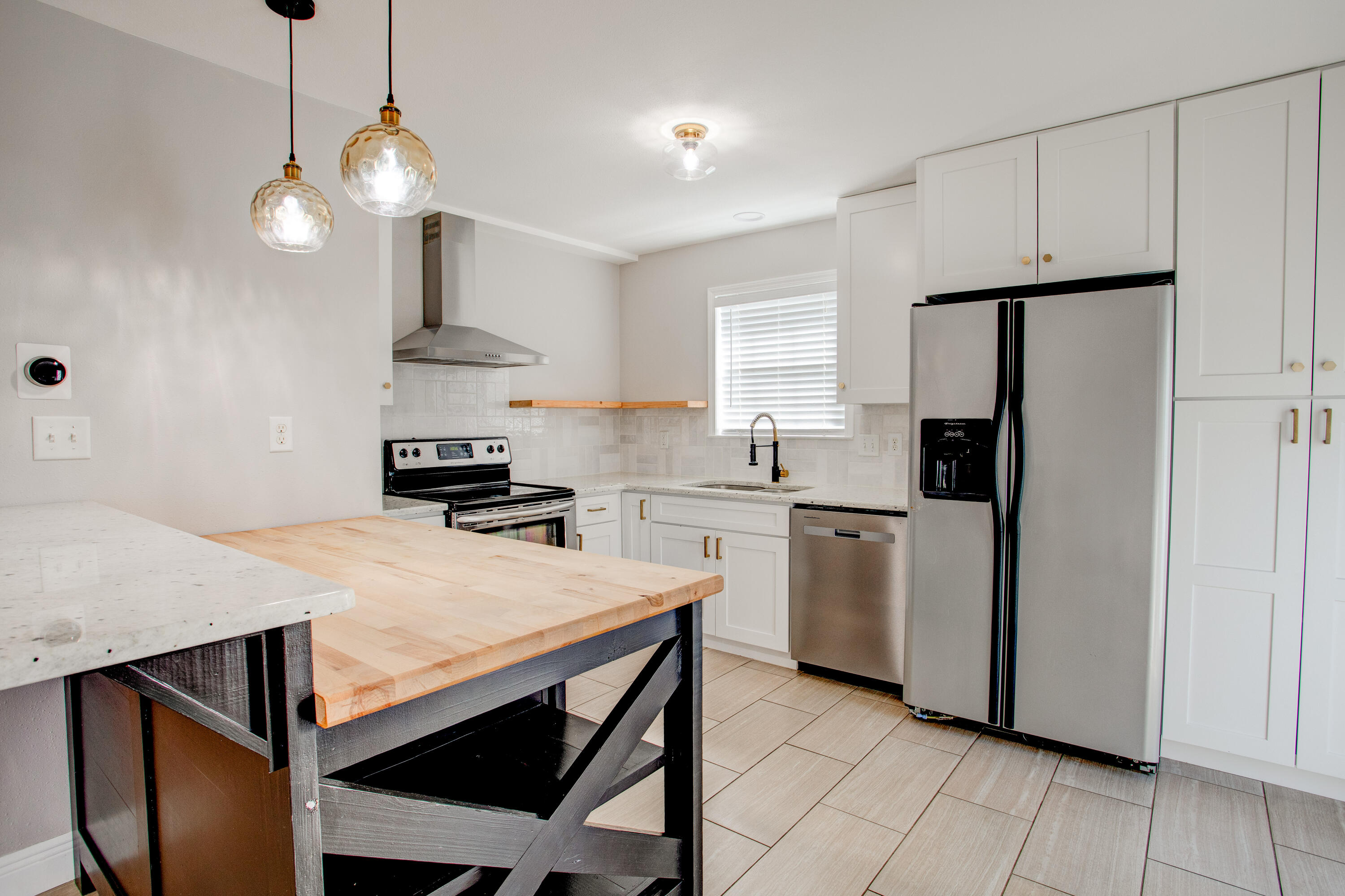 CASA LOMA S/D LOT 20 BLK 4 LESS W 3 FT - Residential