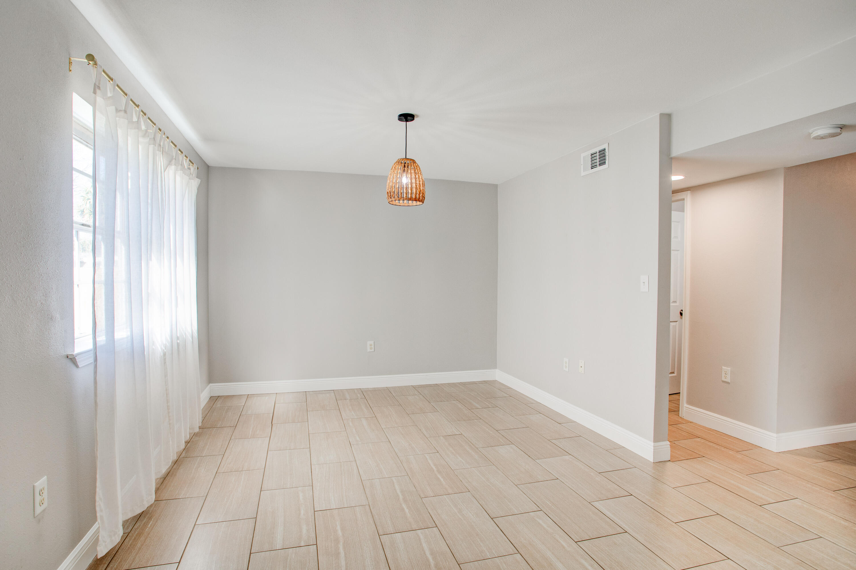 CASA LOMA S/D LOT 20 BLK 4 LESS W 3 FT - Residential