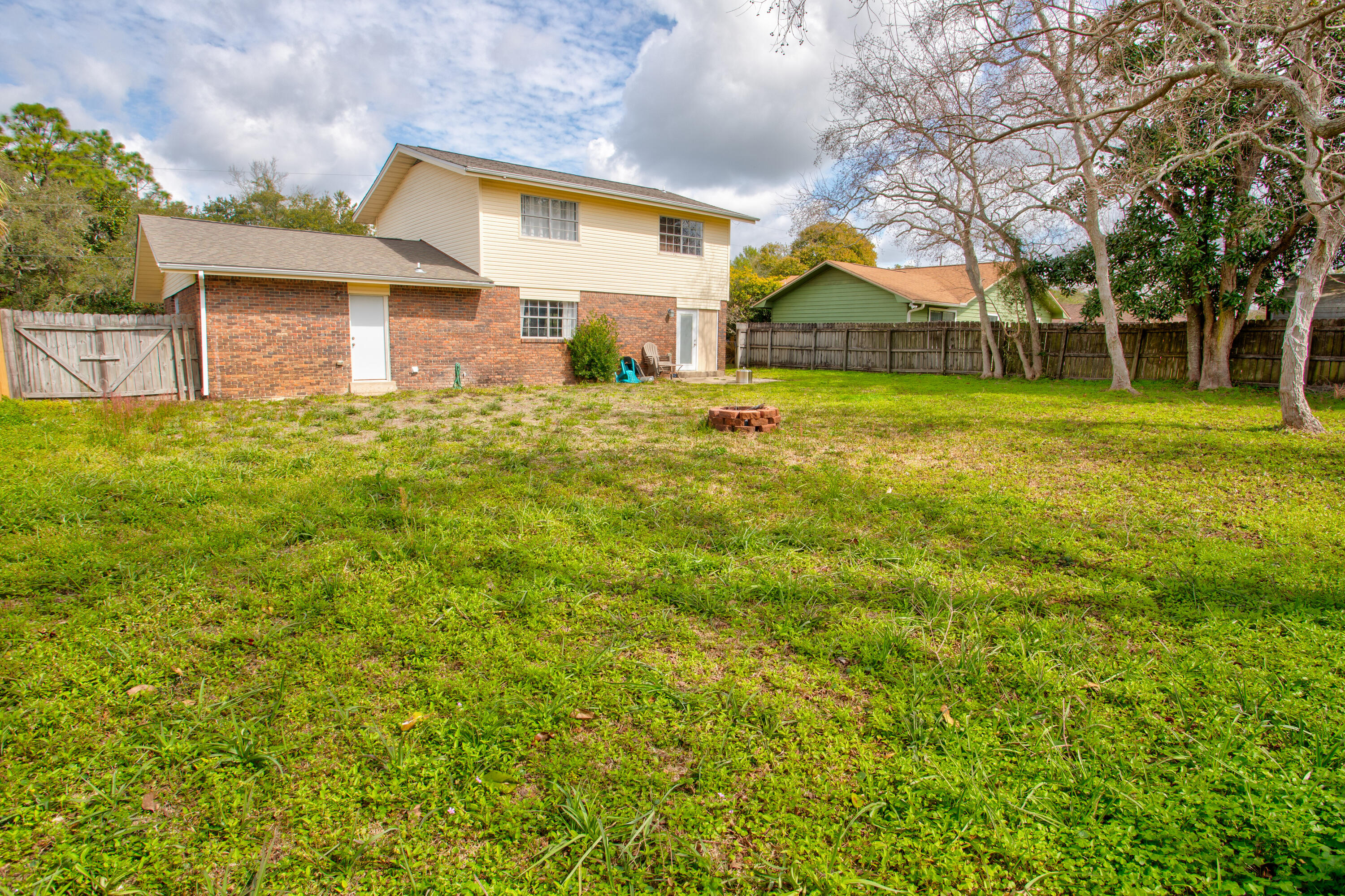 CASA LOMA S/D LOT 20 BLK 4 LESS W 3 FT - Residential