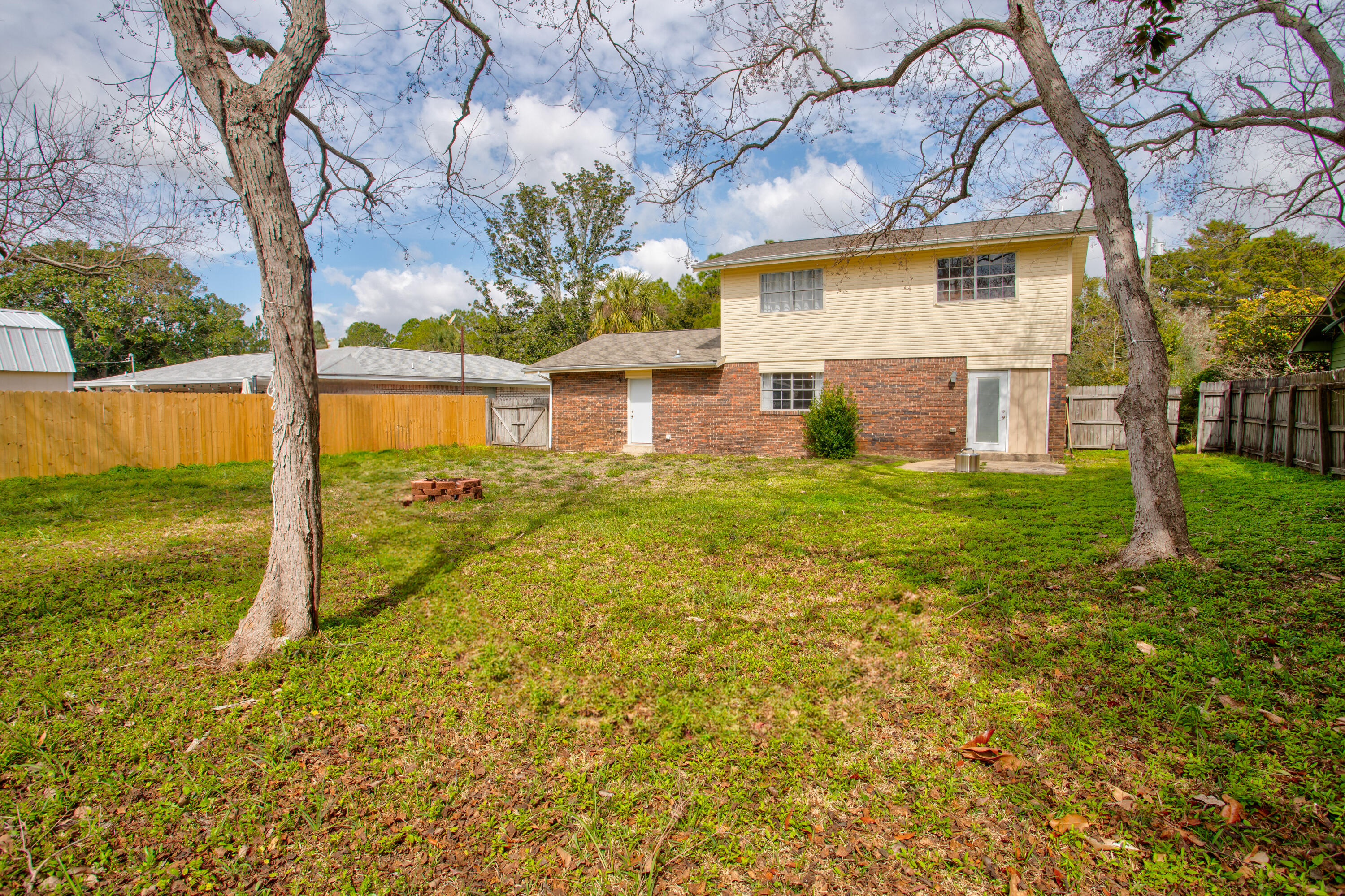 CASA LOMA S/D LOT 20 BLK 4 LESS W 3 FT - Residential