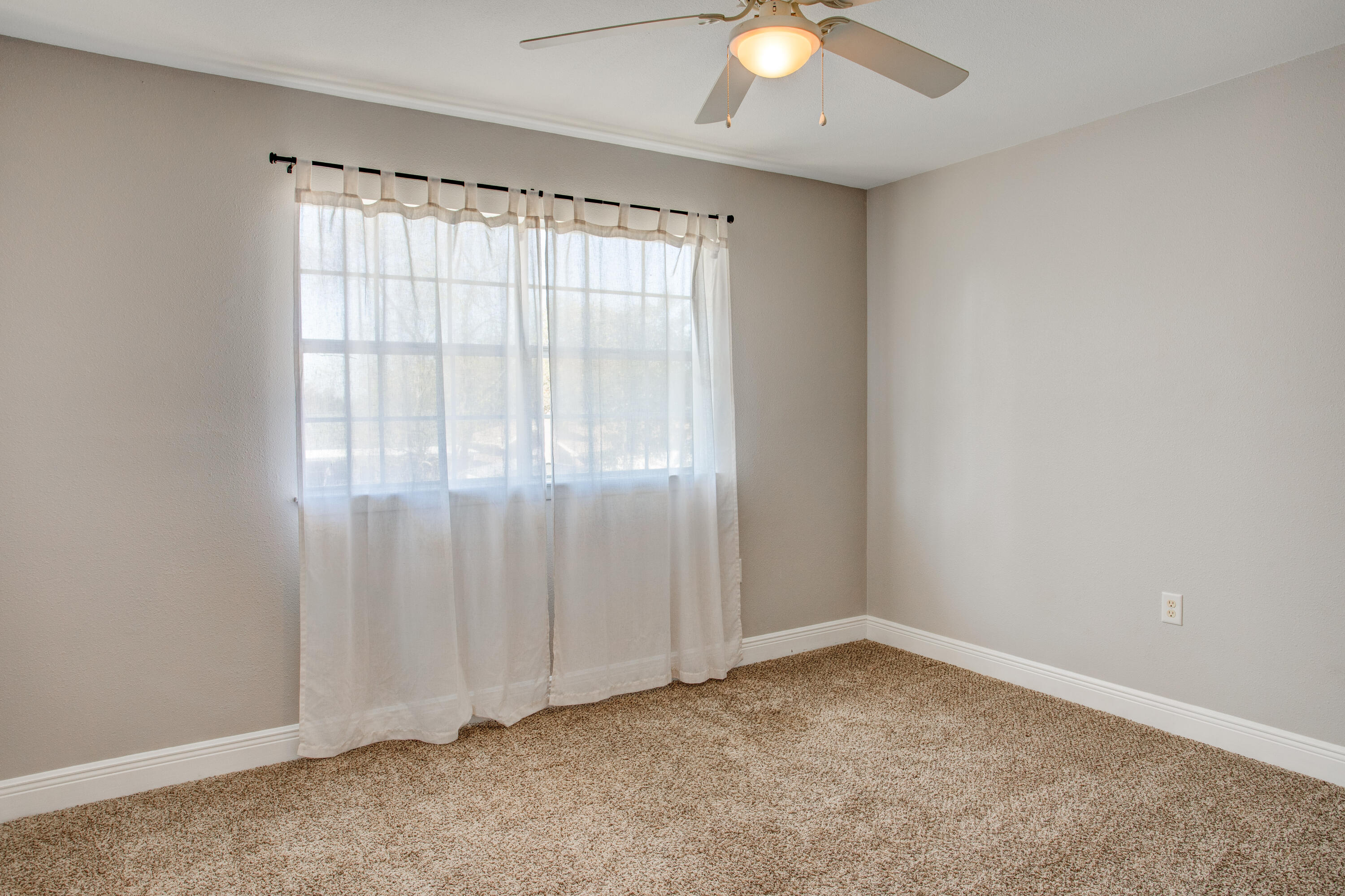 CASA LOMA S/D LOT 20 BLK 4 LESS W 3 FT - Residential