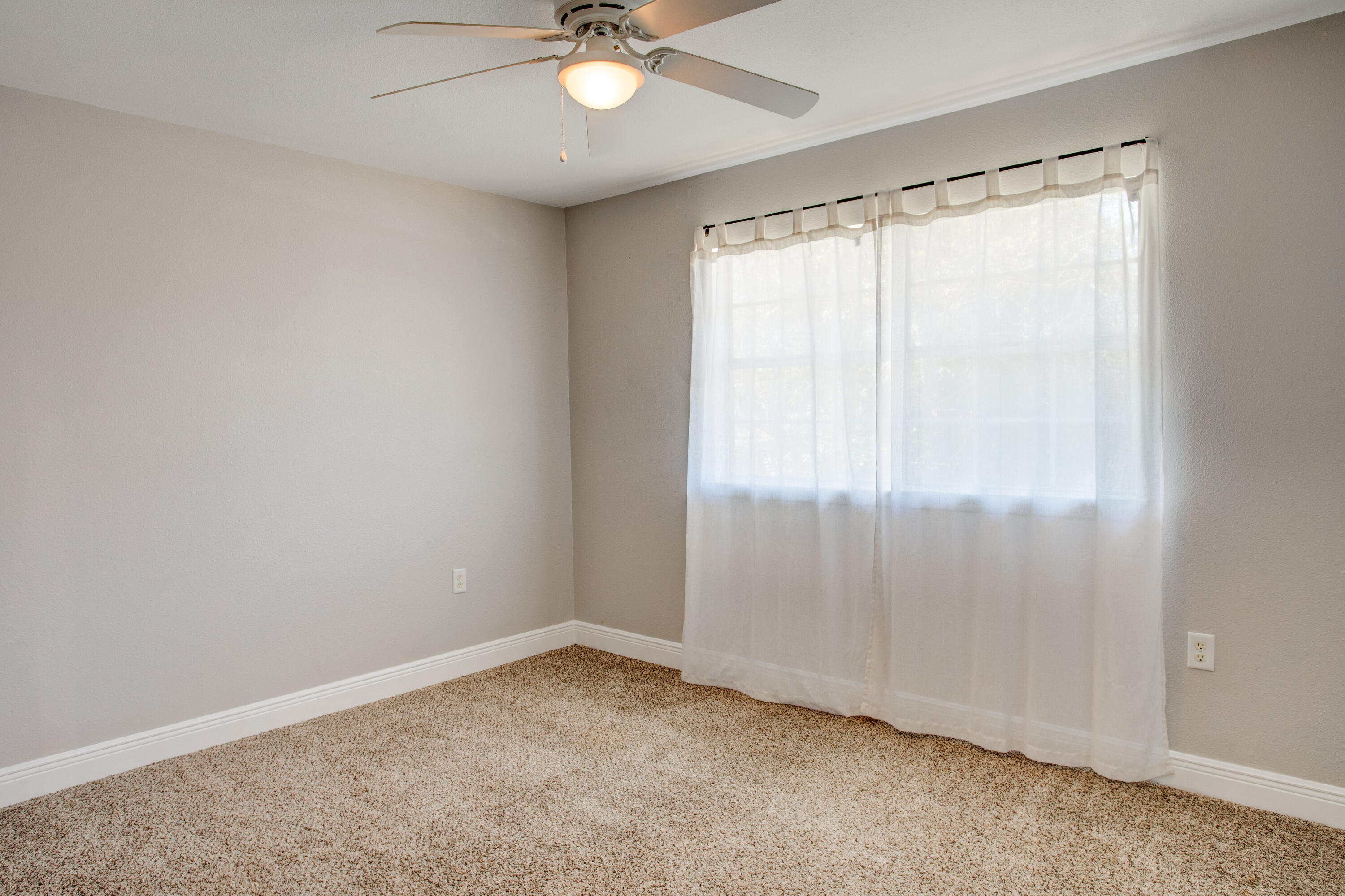 CASA LOMA S/D LOT 20 BLK 4 LESS W 3 FT - Residential