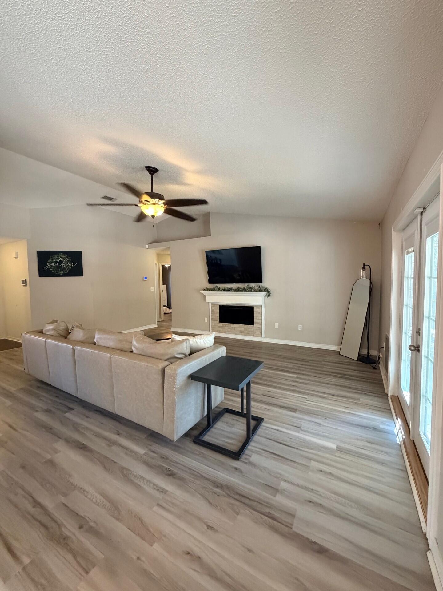 NORTHVIEW ESTATES 6TH ADDN - Residential Lease