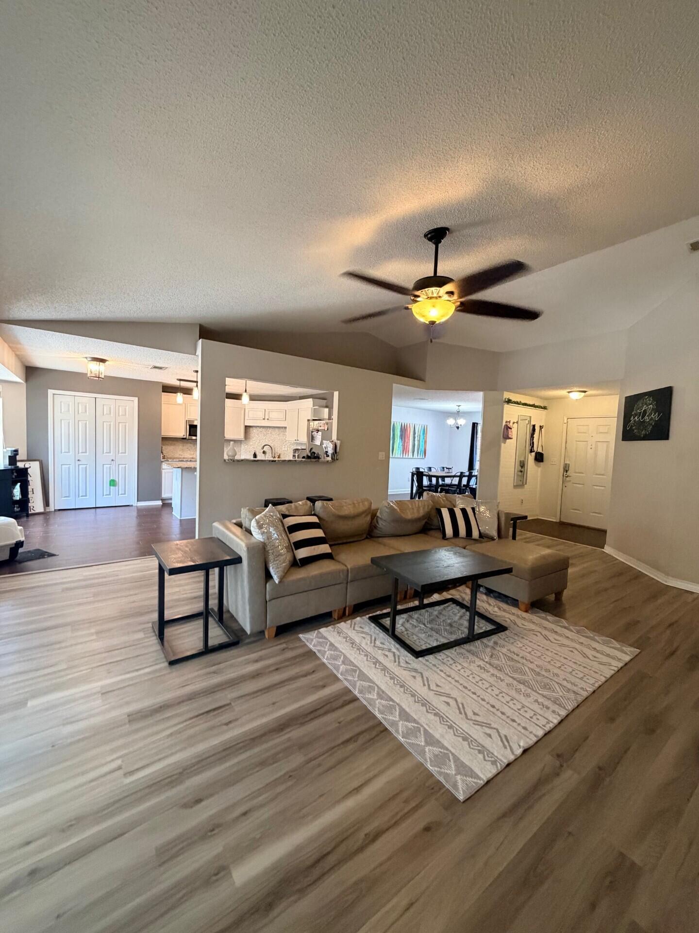 NORTHVIEW ESTATES 6TH ADDN - Residential Lease