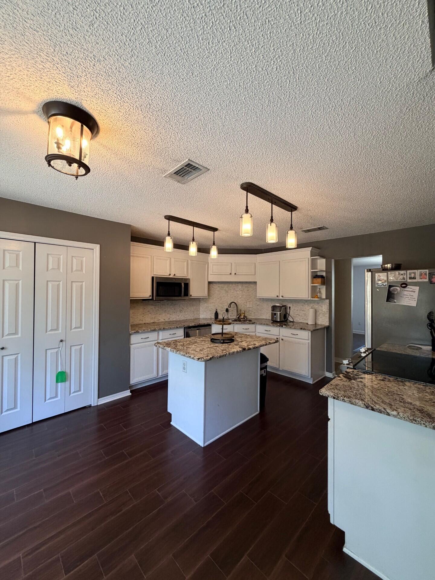 NORTHVIEW ESTATES 6TH ADDN - Residential Lease