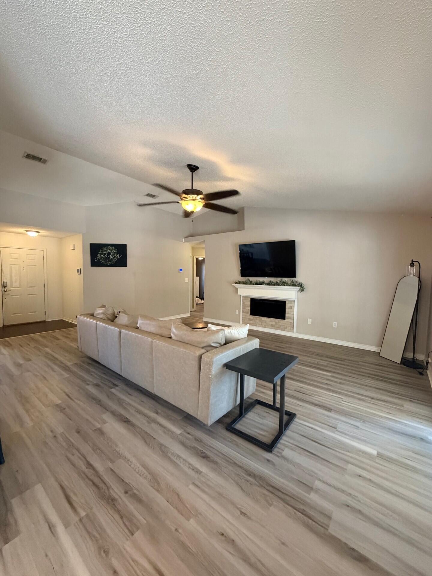 NORTHVIEW ESTATES 6TH ADDN - Residential Lease