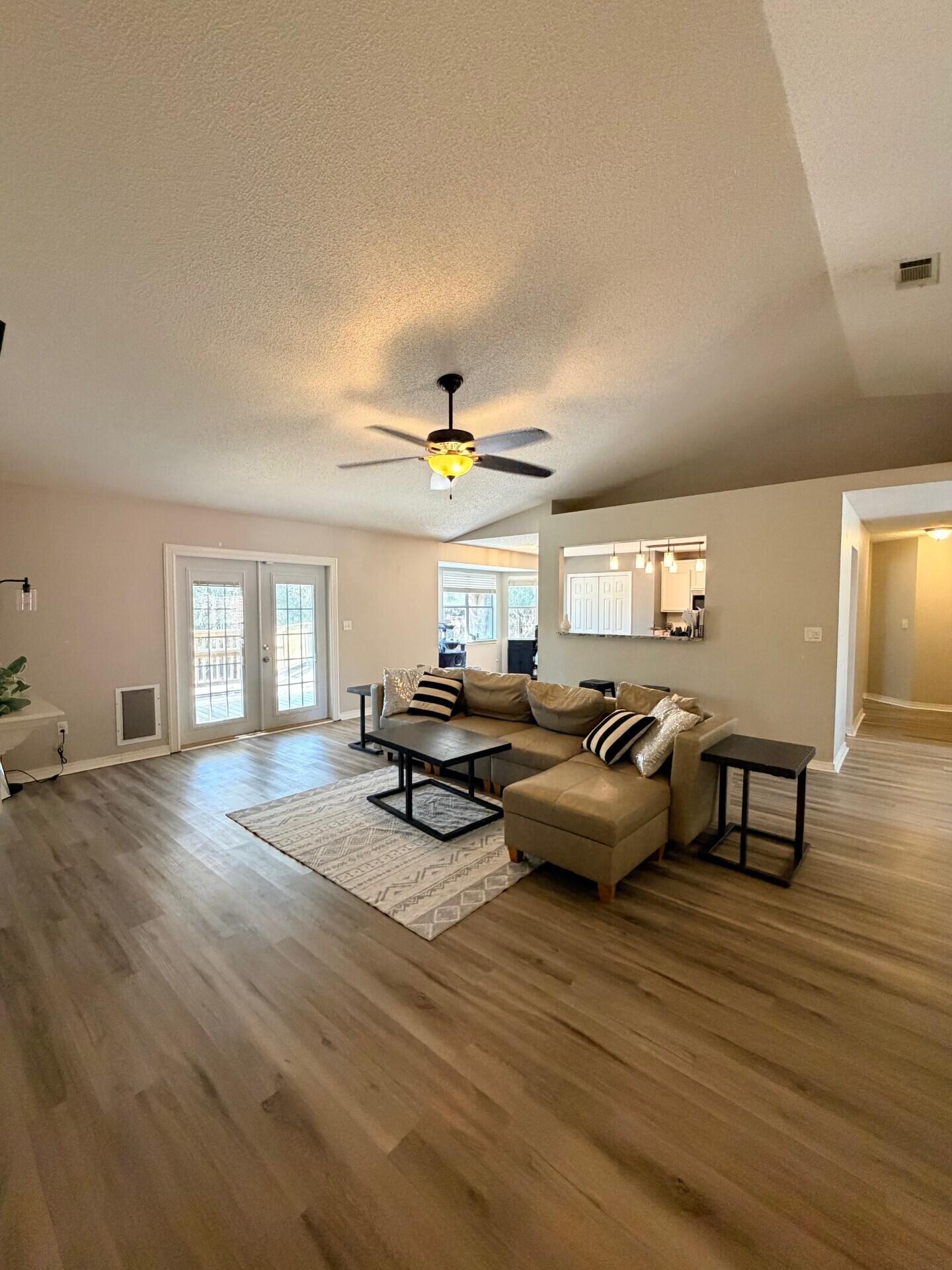 NORTHVIEW ESTATES 6TH ADDN - Residential Lease