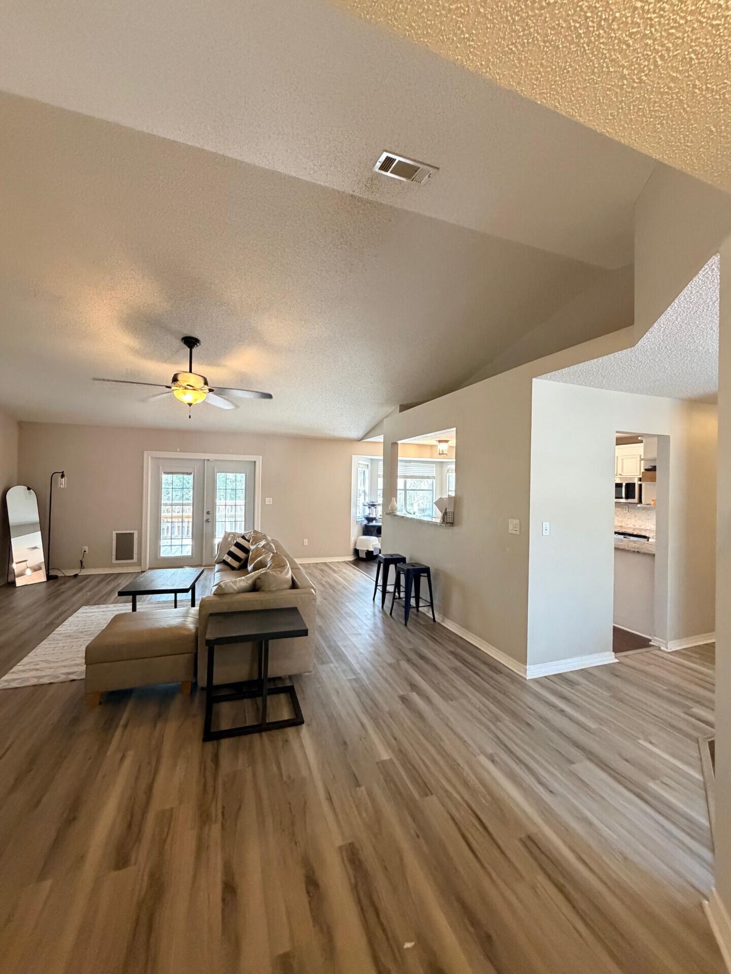 NORTHVIEW ESTATES 6TH ADDN - Residential Lease