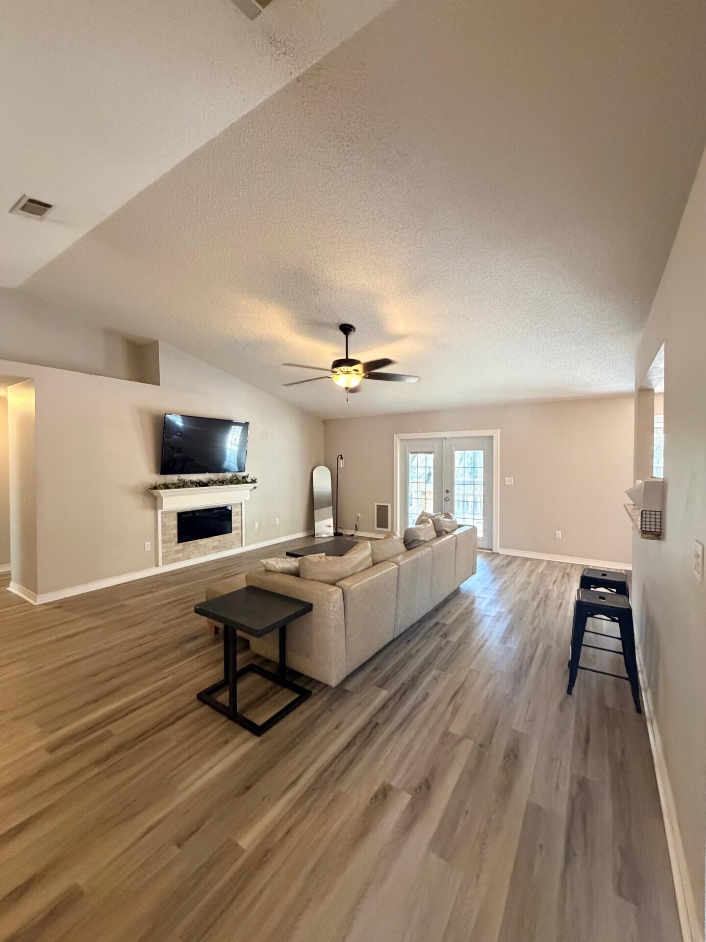 NORTHVIEW ESTATES 6TH ADDN - Residential Lease