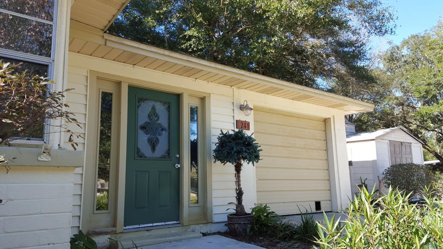 Adorable Florida Ranch Style home located in the heart of Downtown Fort Walton Beach. This 3 bedroom, 1 bath home sits on a nice corner lot with plenty of parking and attached 1 car garage. Water access is less than 1/2 mile away. Home is being sold 'AS IS' and square footage to be verified by buyer.