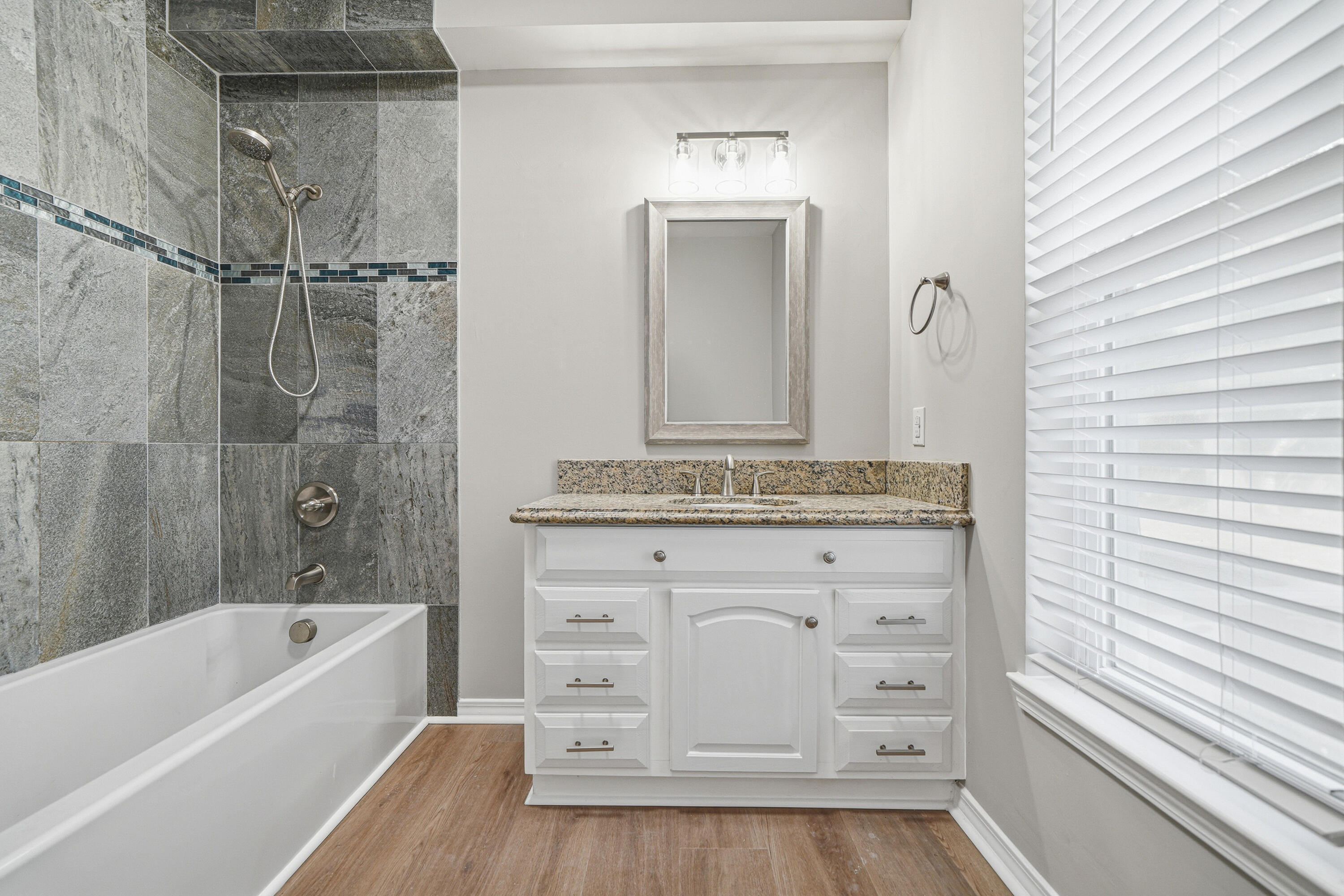 SOUND RETREAT - Residential