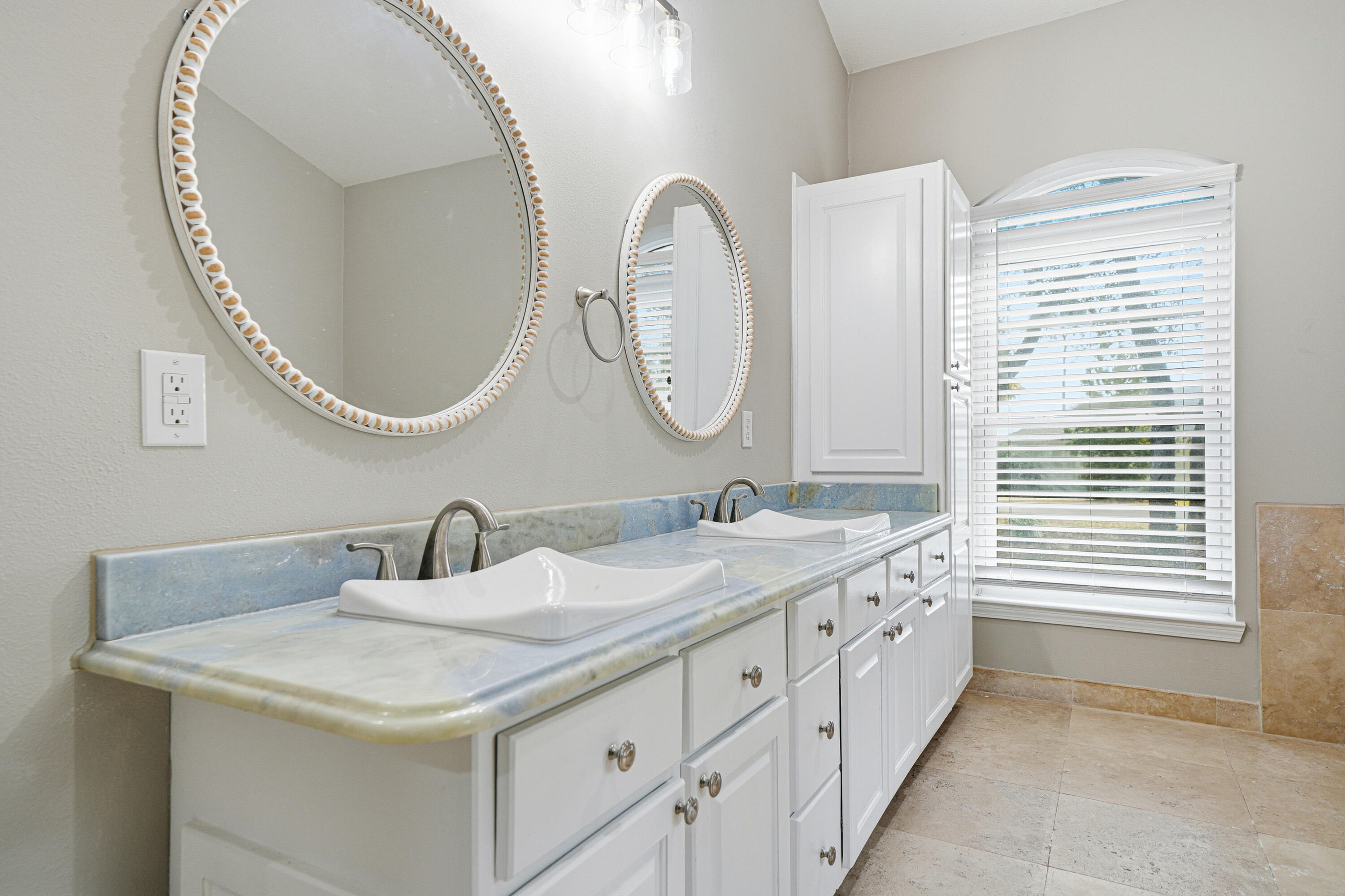 SOUND RETREAT - Residential