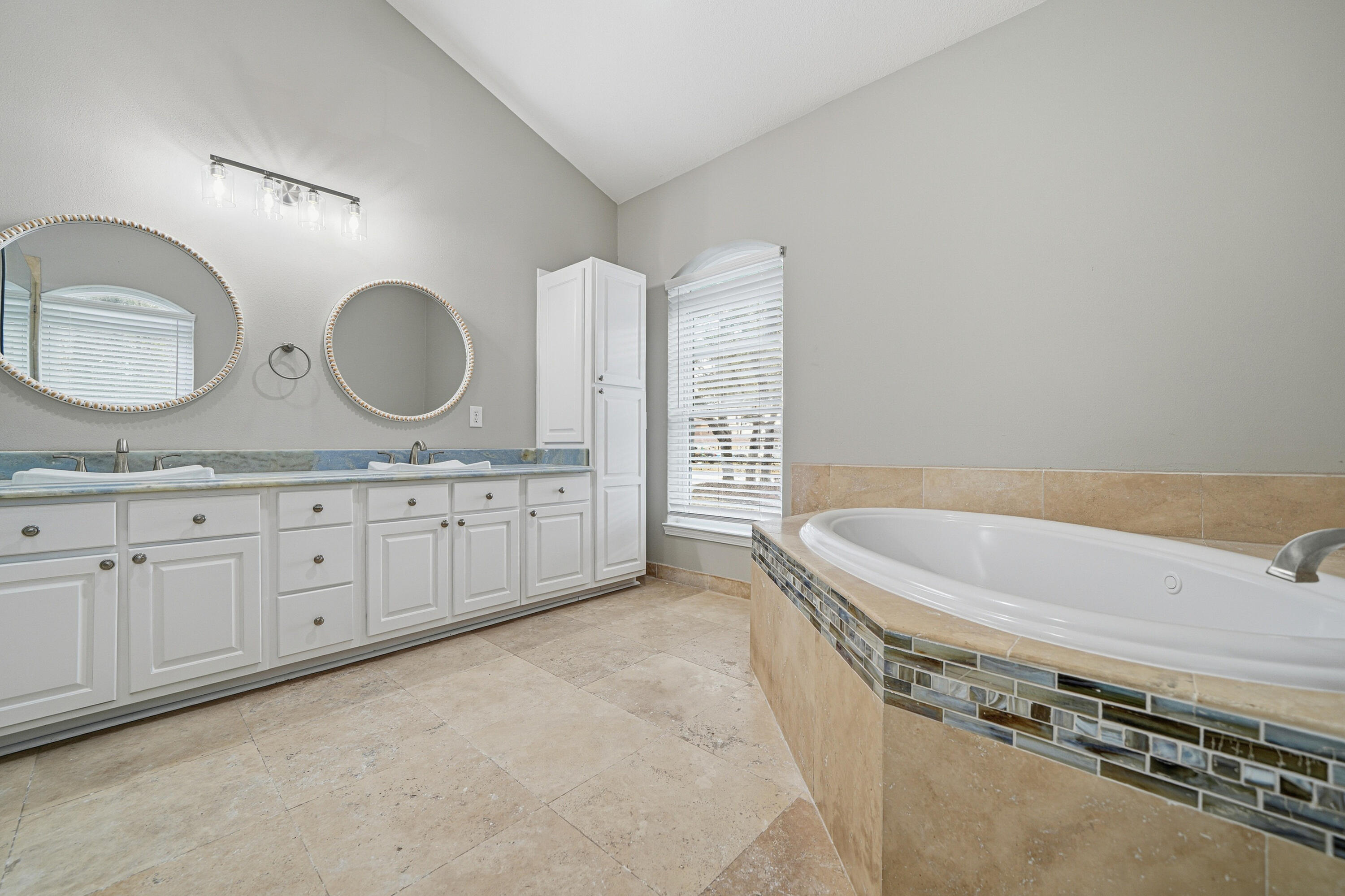 SOUND RETREAT - Residential